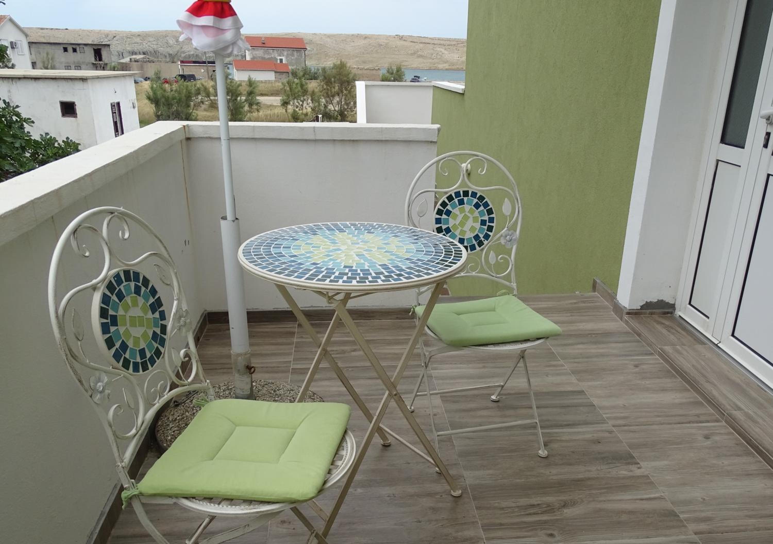Apartment with Balcony - Photo 2