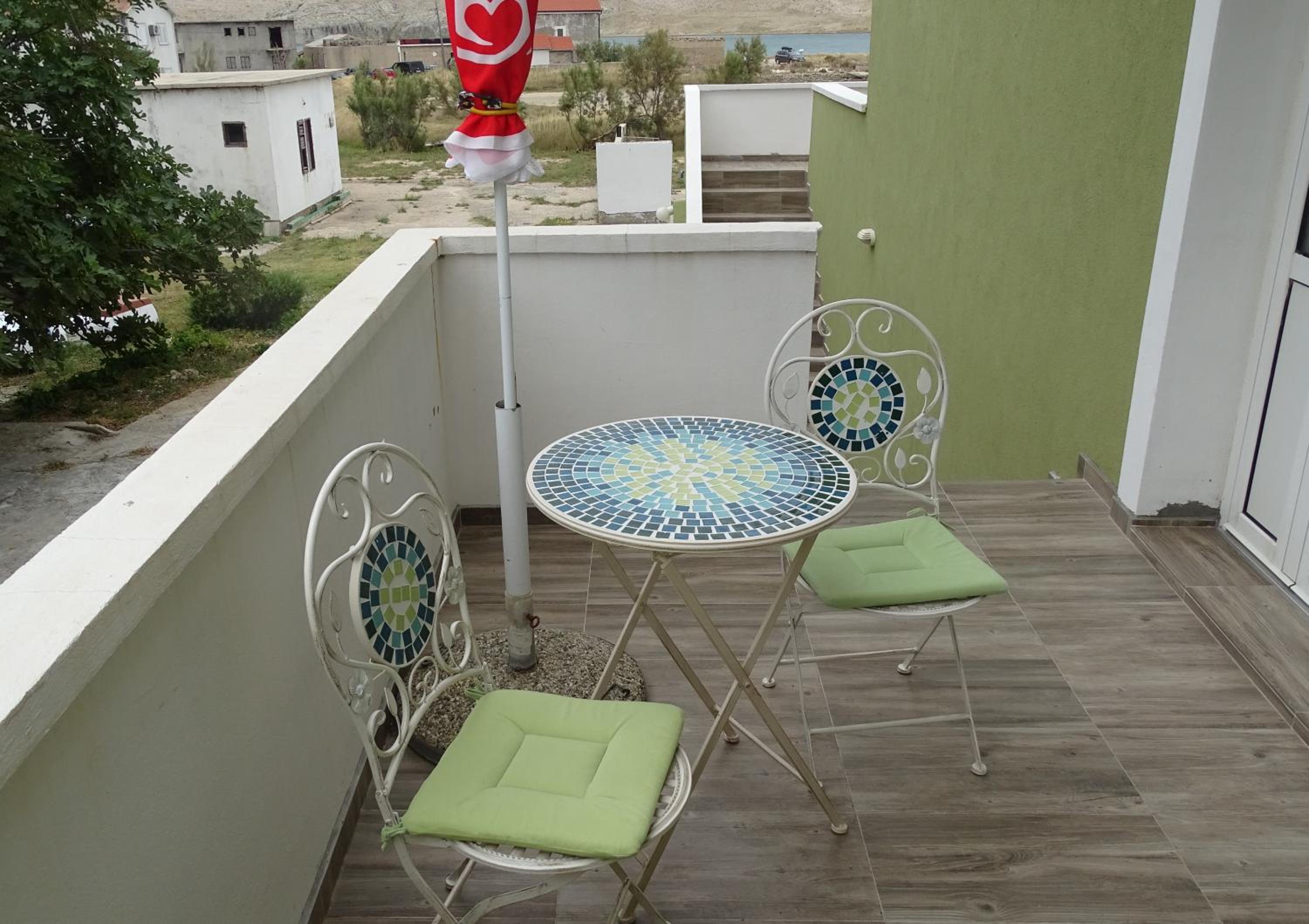 Apartment with Balcony - Photo 3