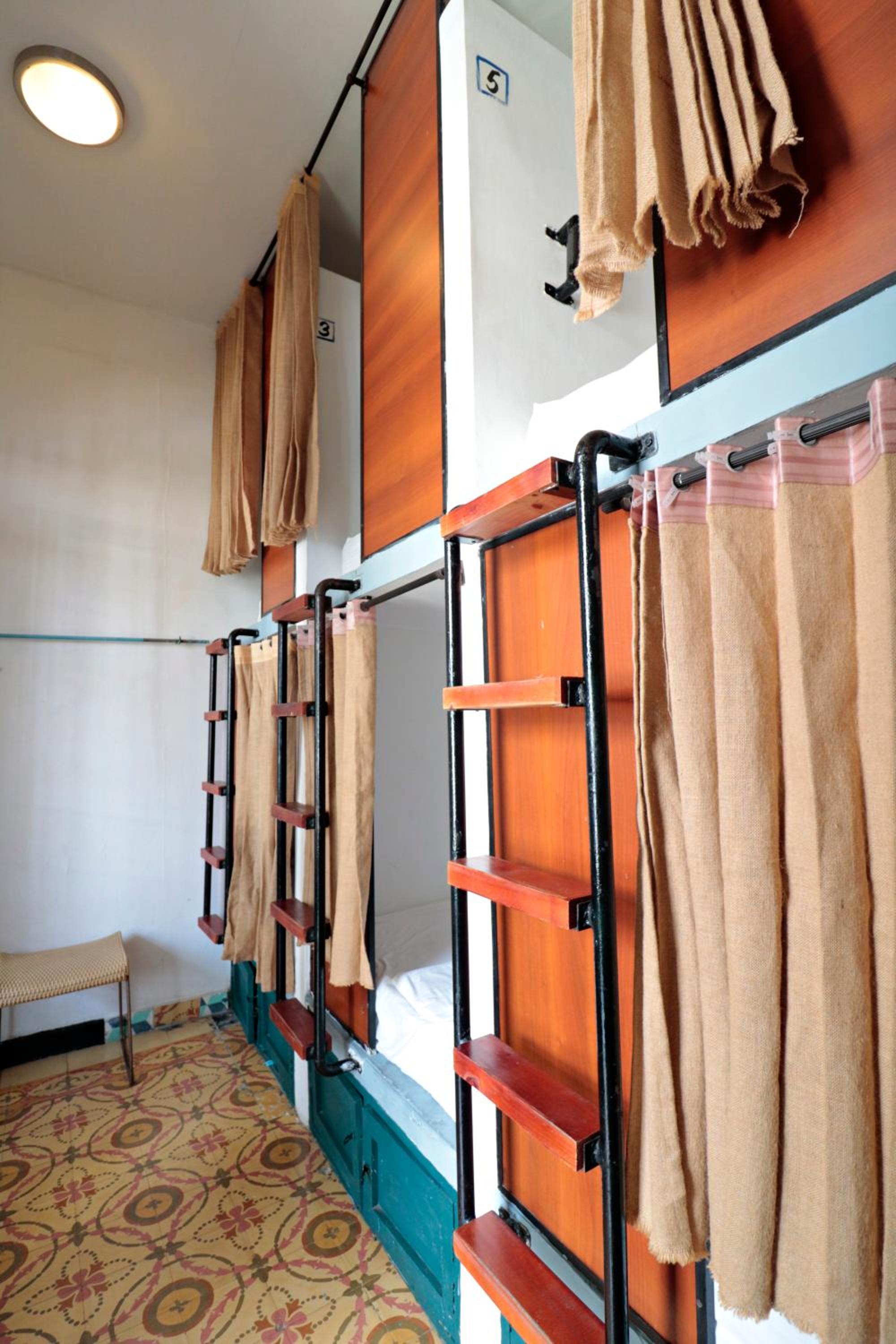 Bed in 8-Bed Mixed Dormitory Room photo 1
