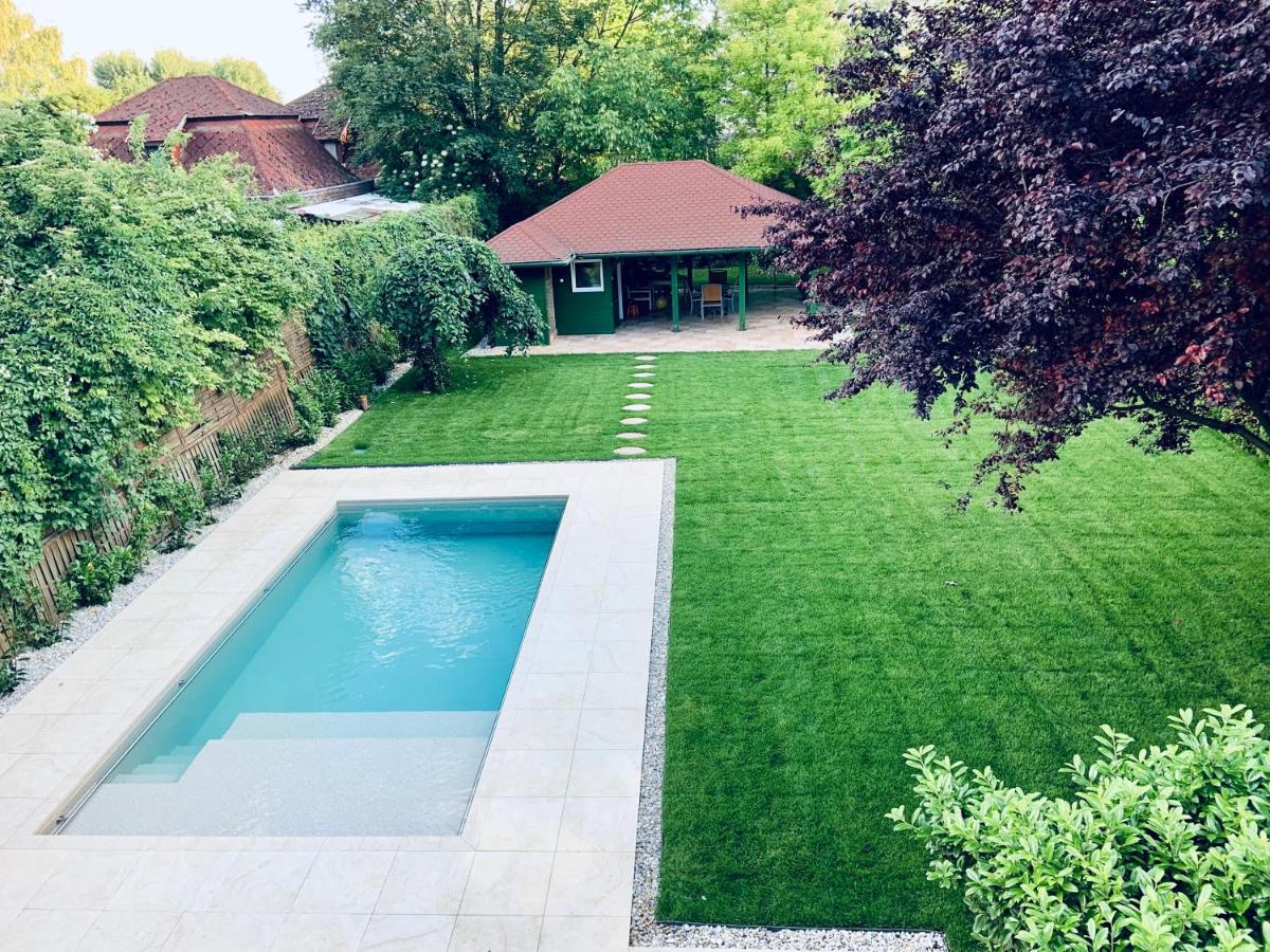 Villa photo 1