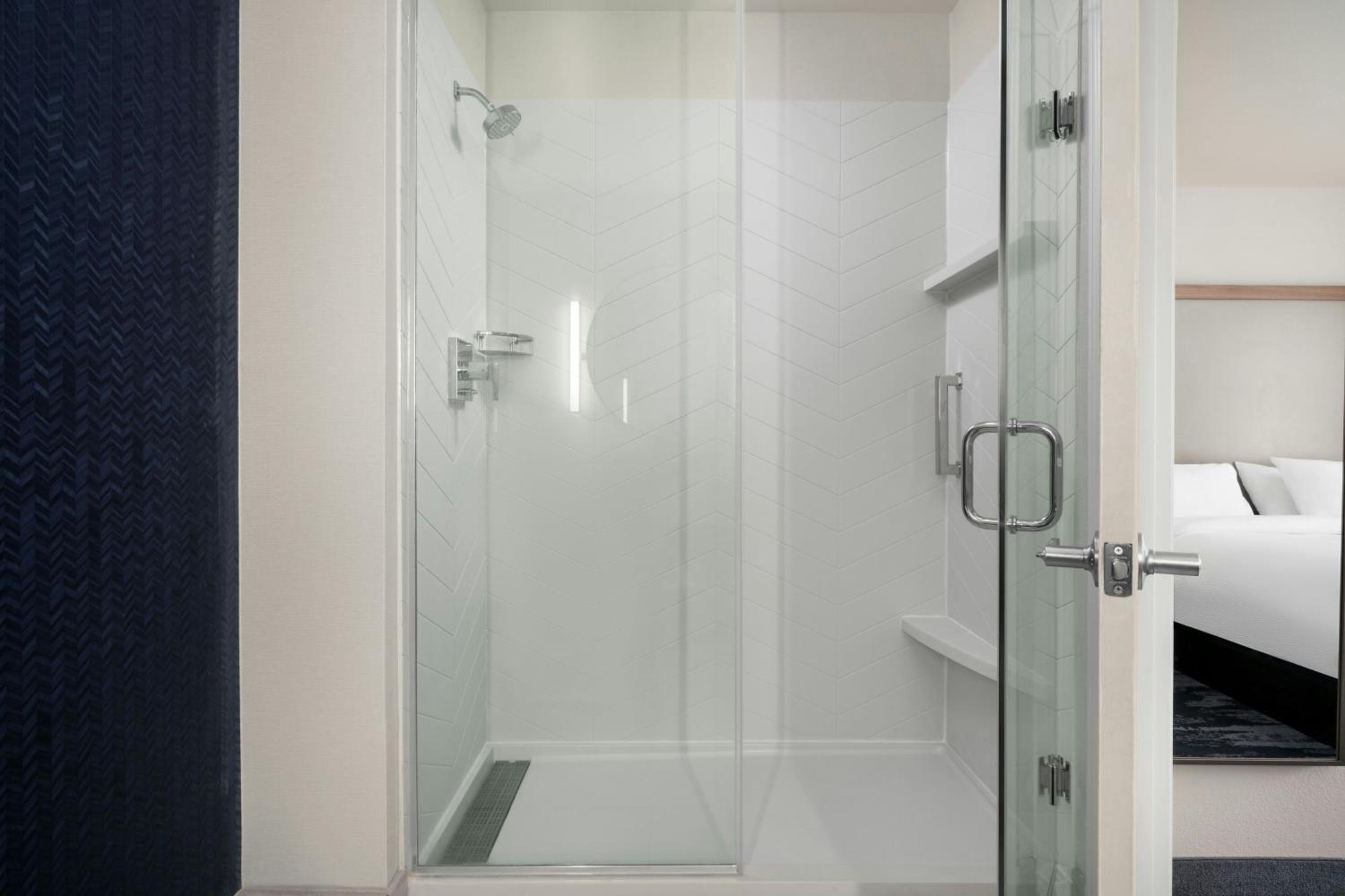 One-Bedroom King Suite with Transfer Shower, Bathtub and Sofa Bed - Mobility Access/Hearing Accessible