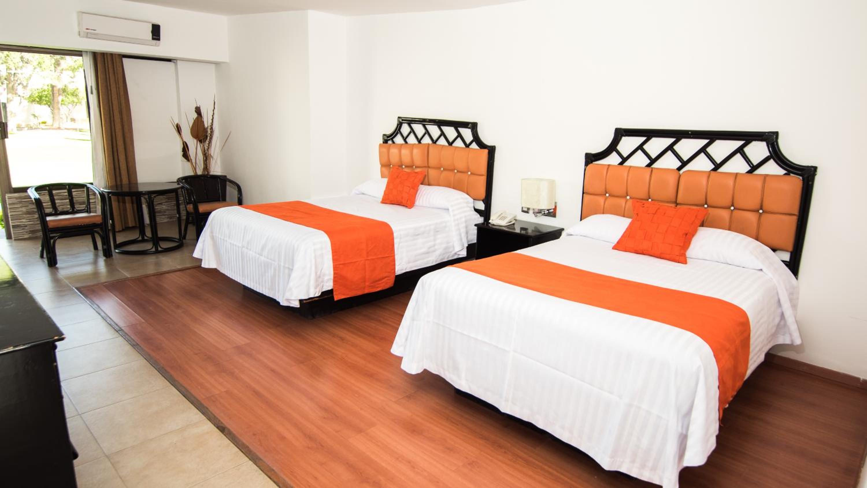 Double Room with Garden View - Photo 2