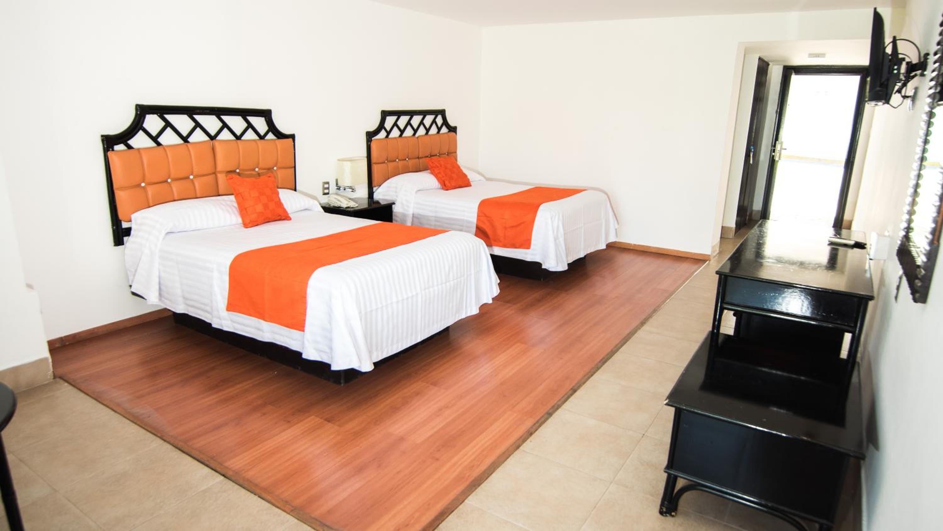 Double Room with Garden View - Photo 1