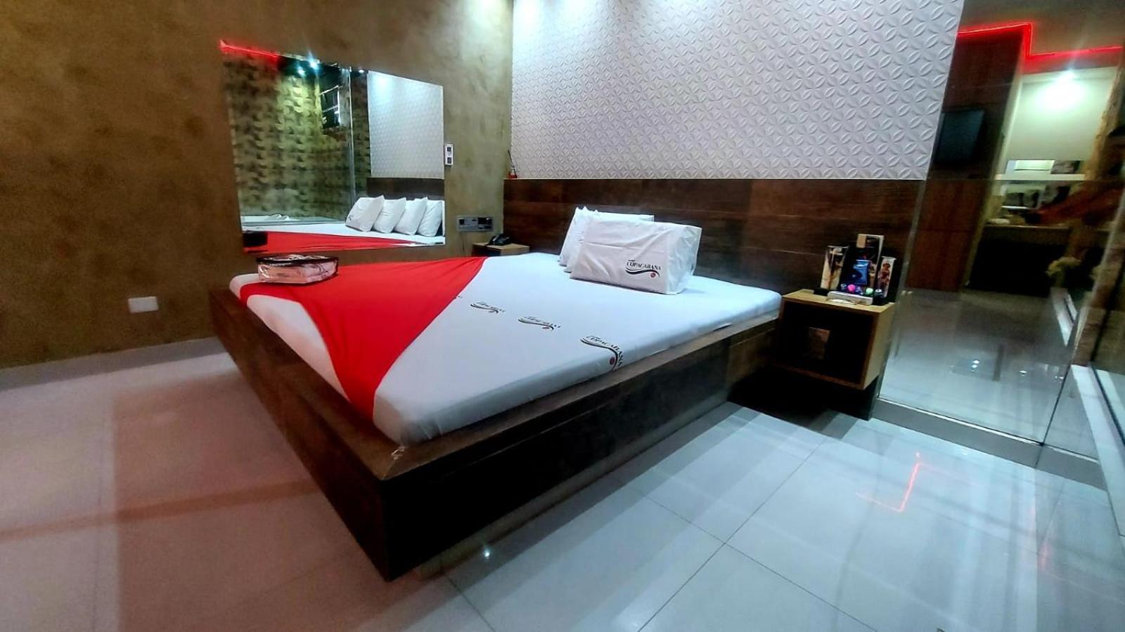 Suite with Hot Tub