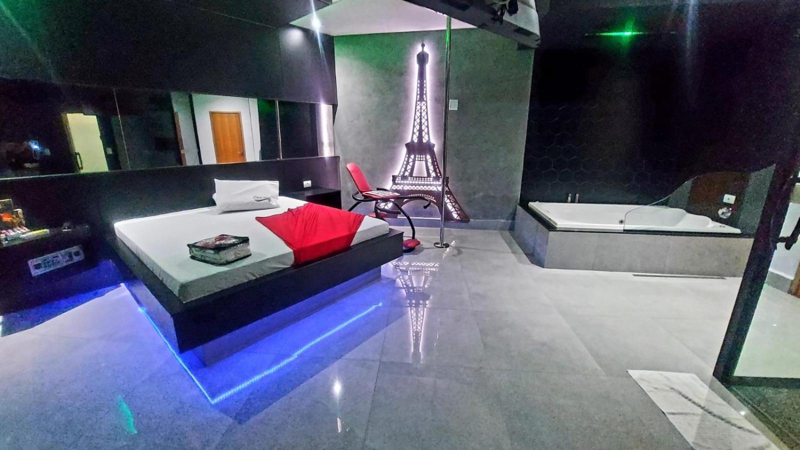 Suite with Hot Tub