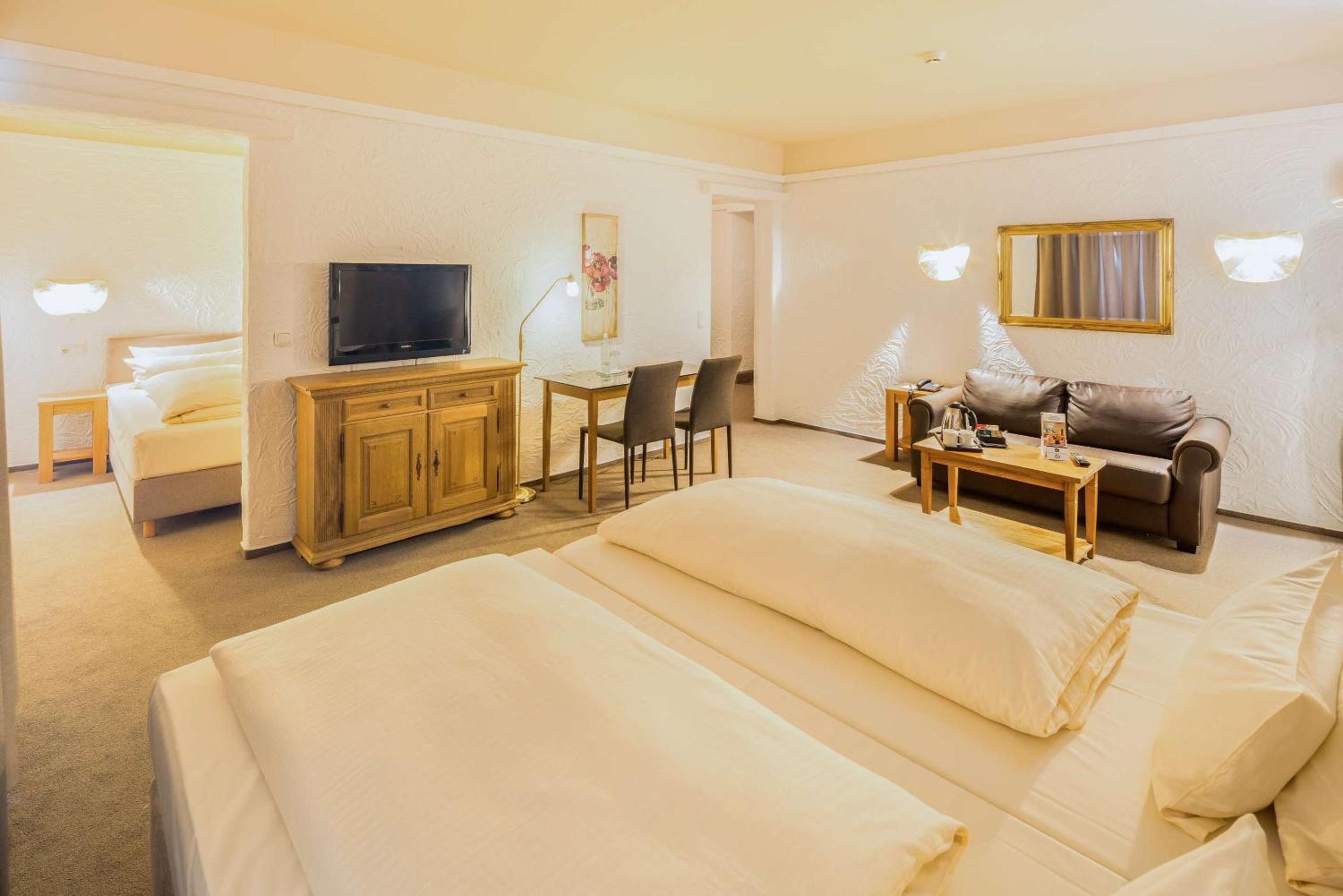Comfort Queen Room - Photo 2