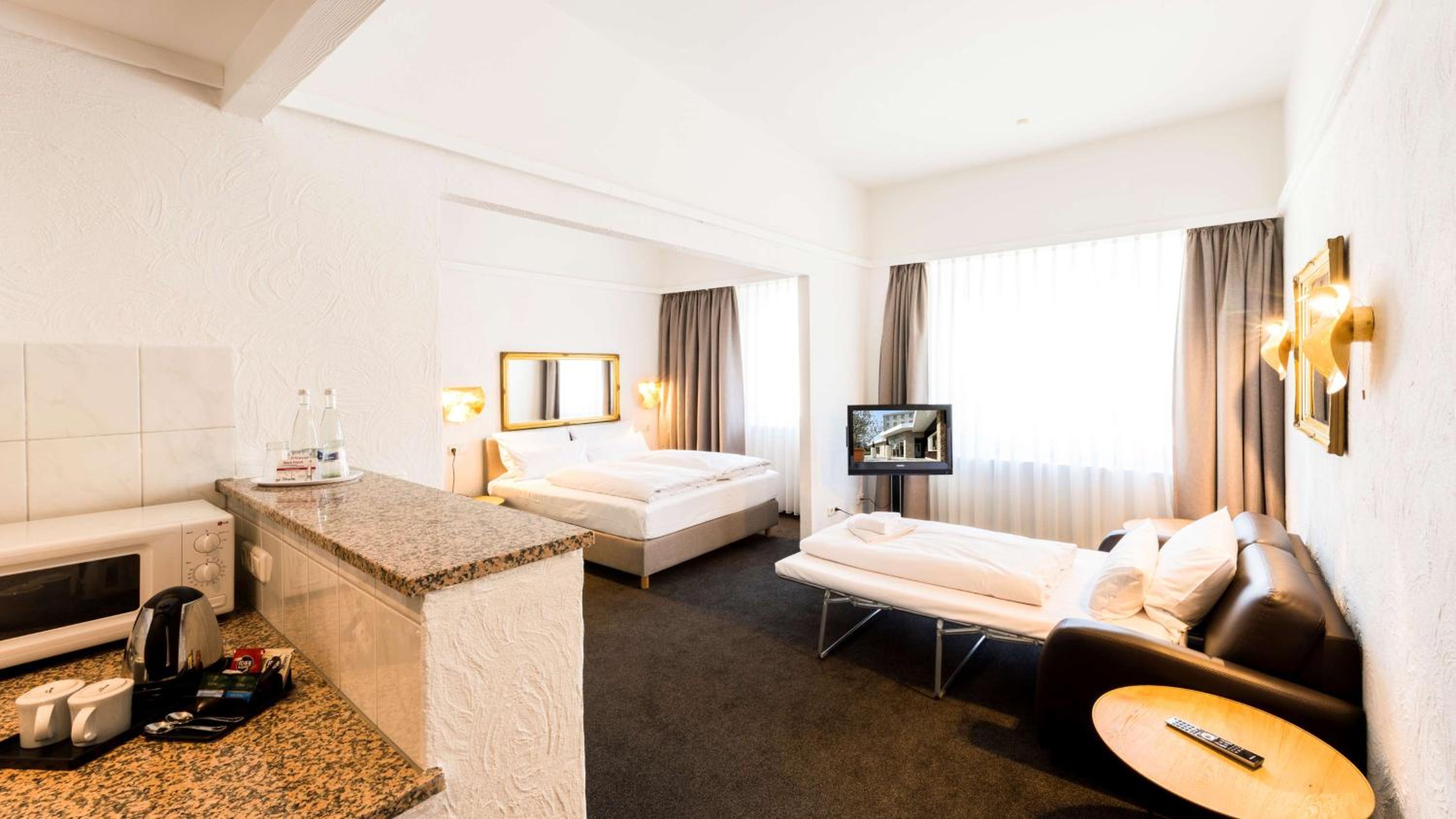 Comfort Queen Room - Photo 4