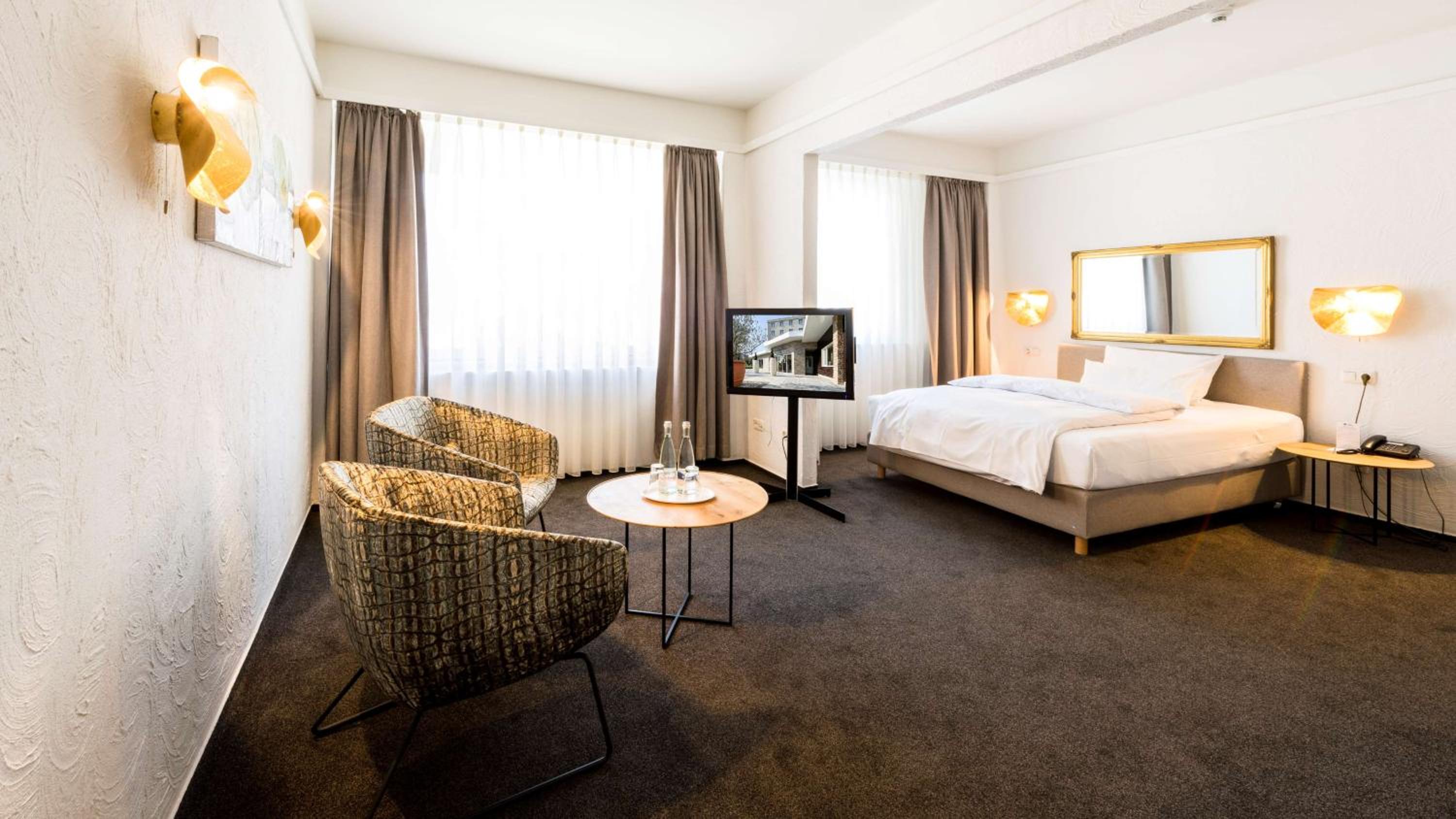 Comfort Queen Room - Photo 3