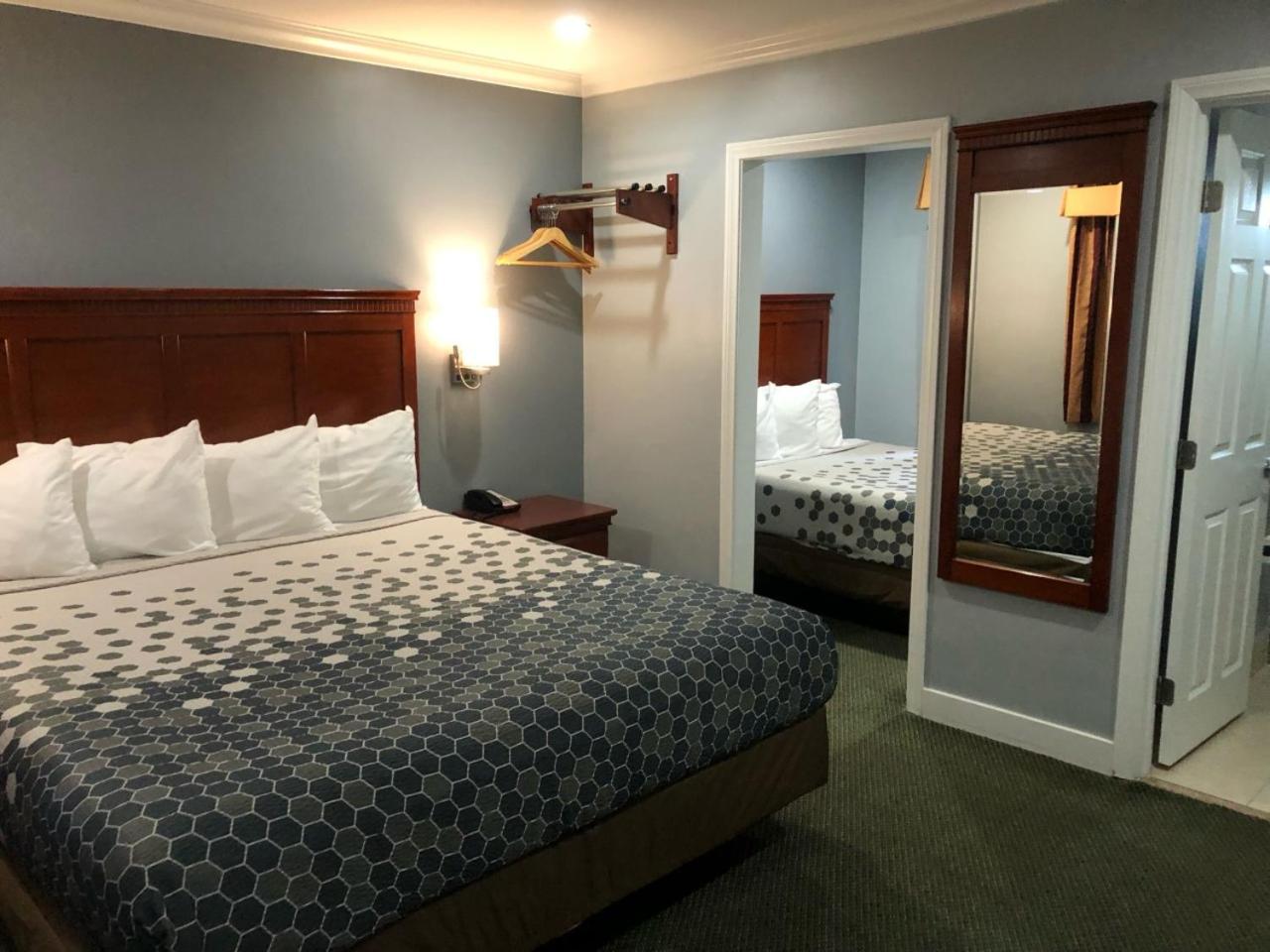 Deluxe Room with Two Beds - Photo 1
