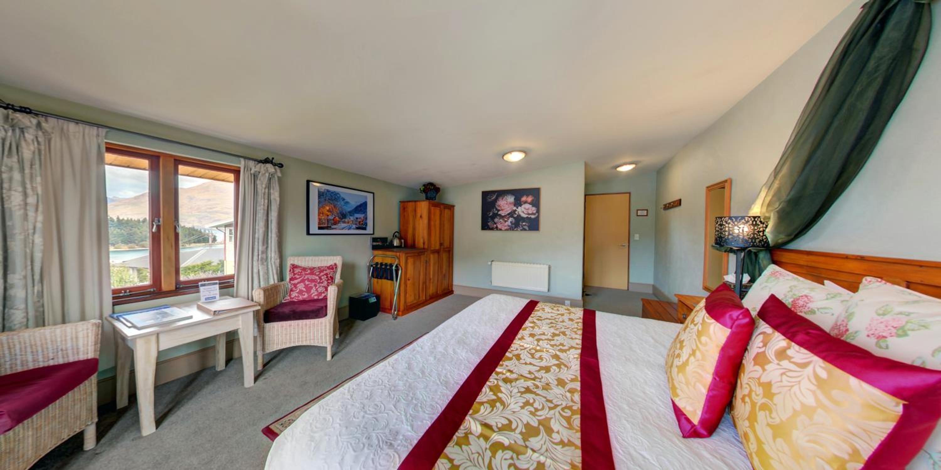 Superior King Room - Photo 1