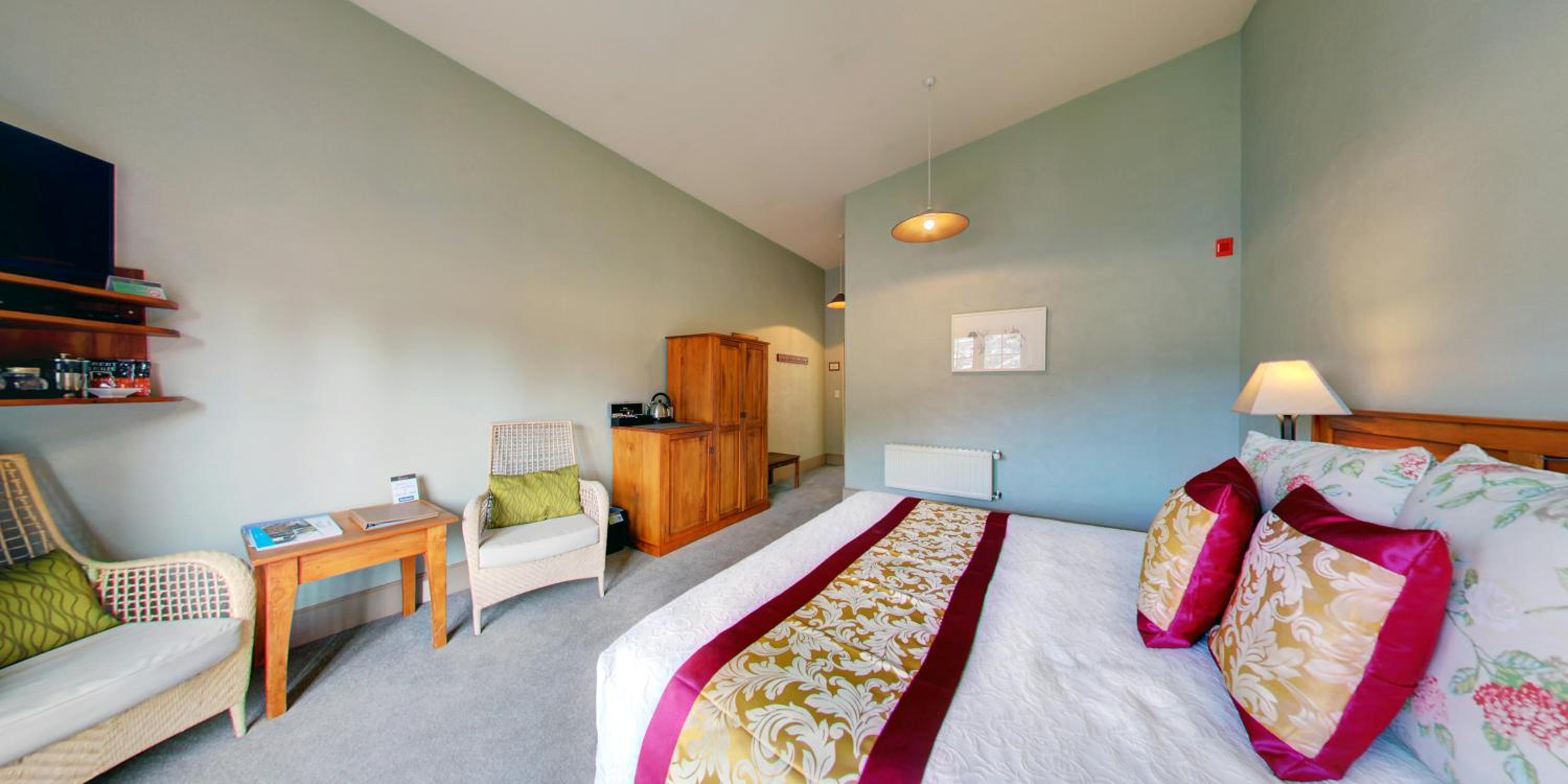 Superior King Room - Photo 8