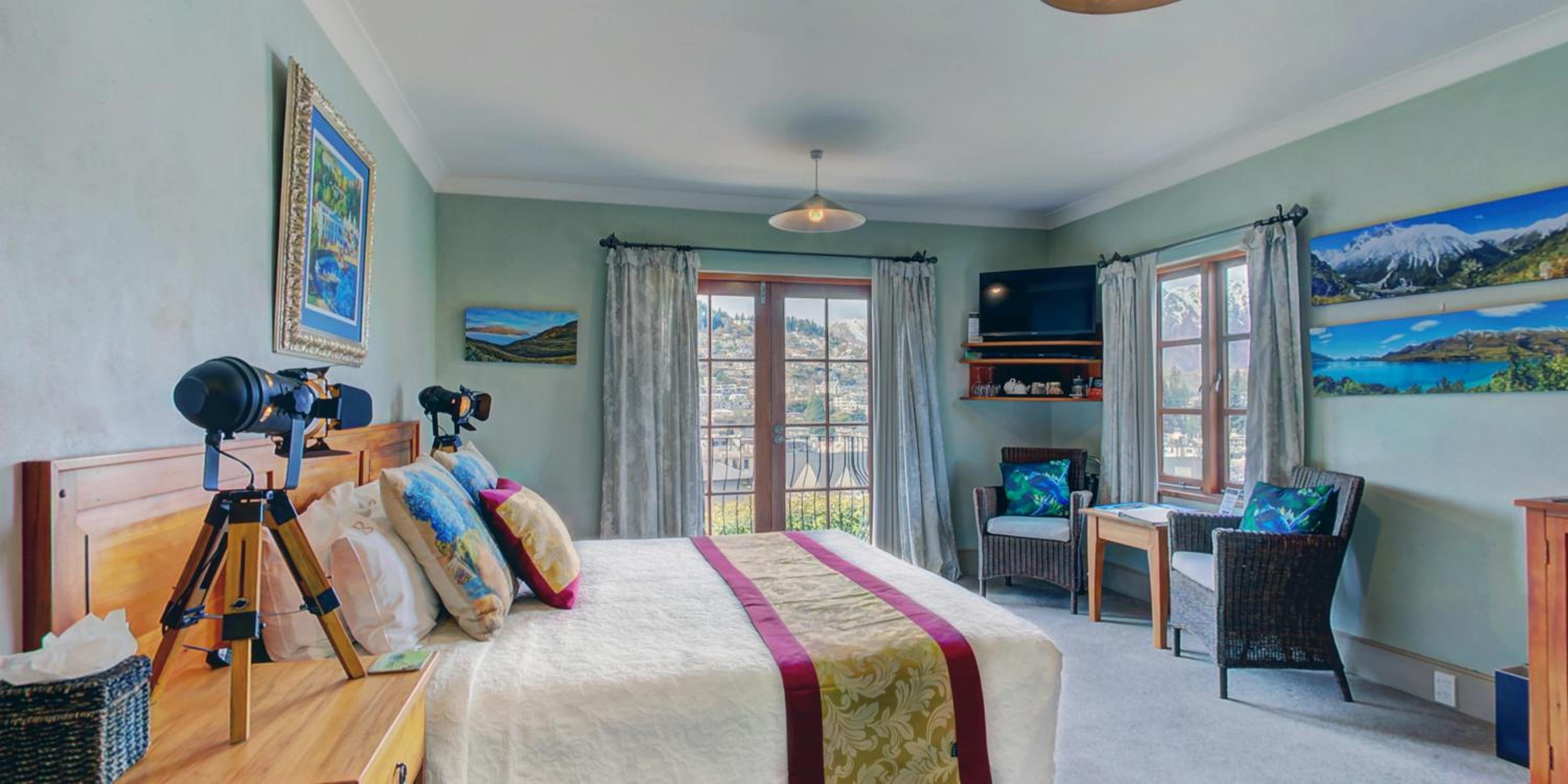 King Room with Balcony - Photo 2