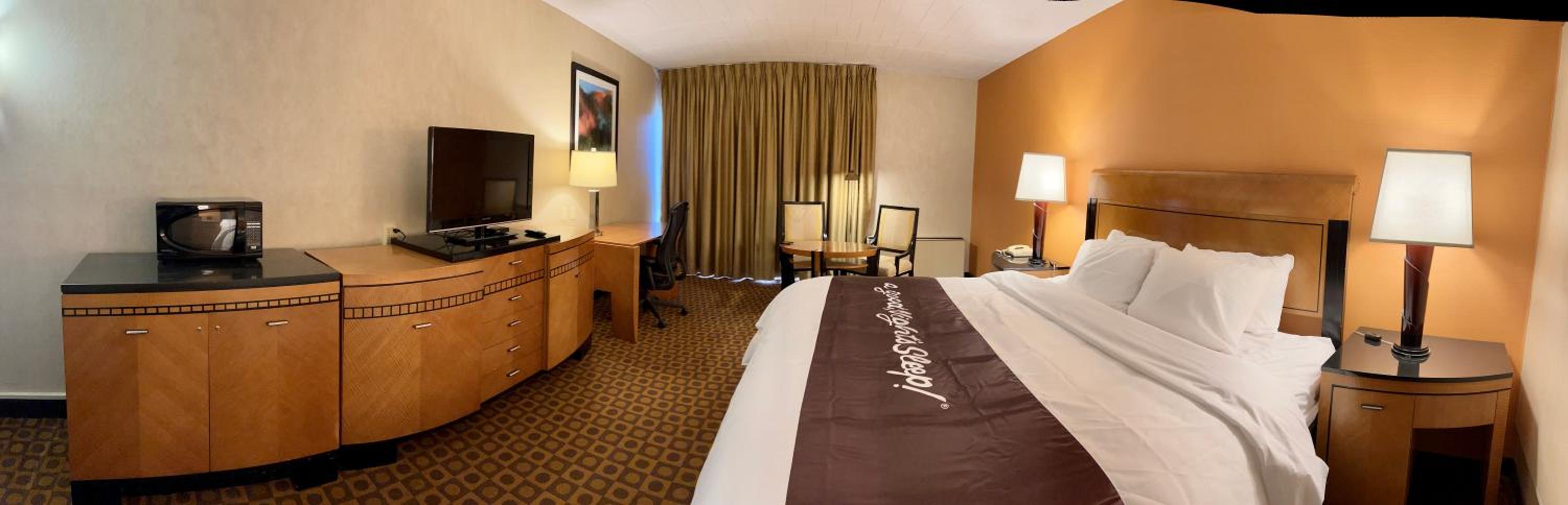 Deluxe King Room photo 1