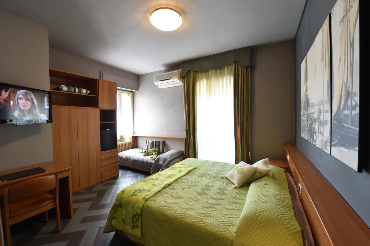 Triple Room with Balcony photo 3