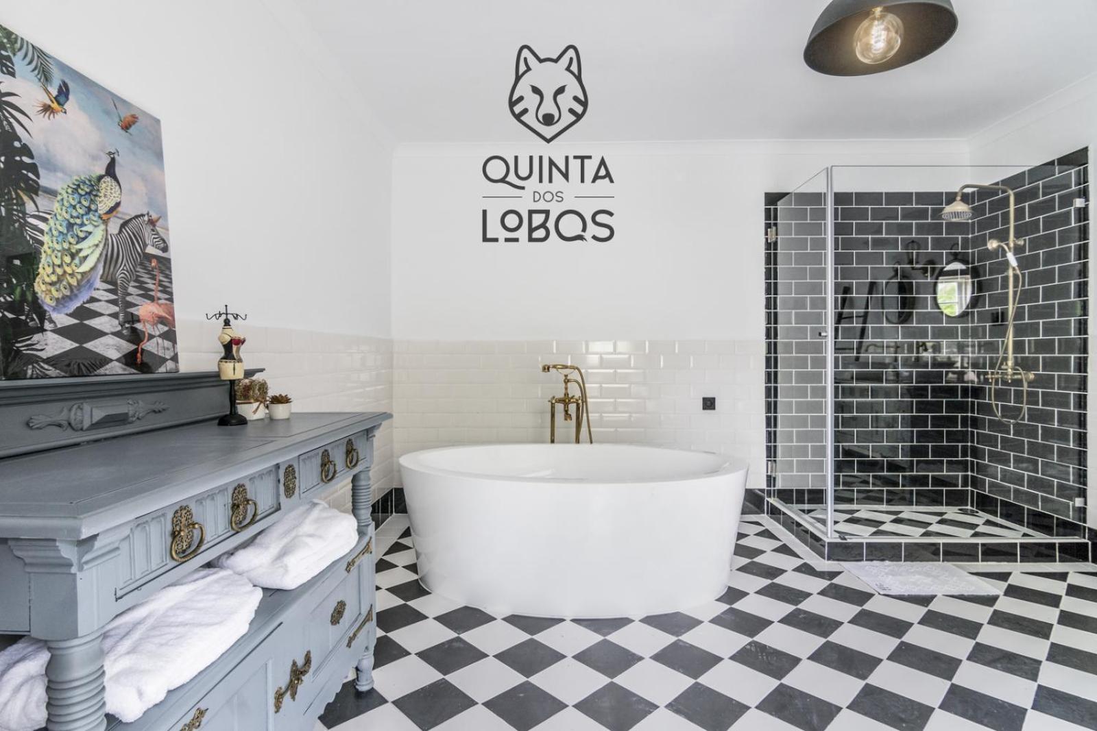 Deluxe Double Room with Bath - Photo 6