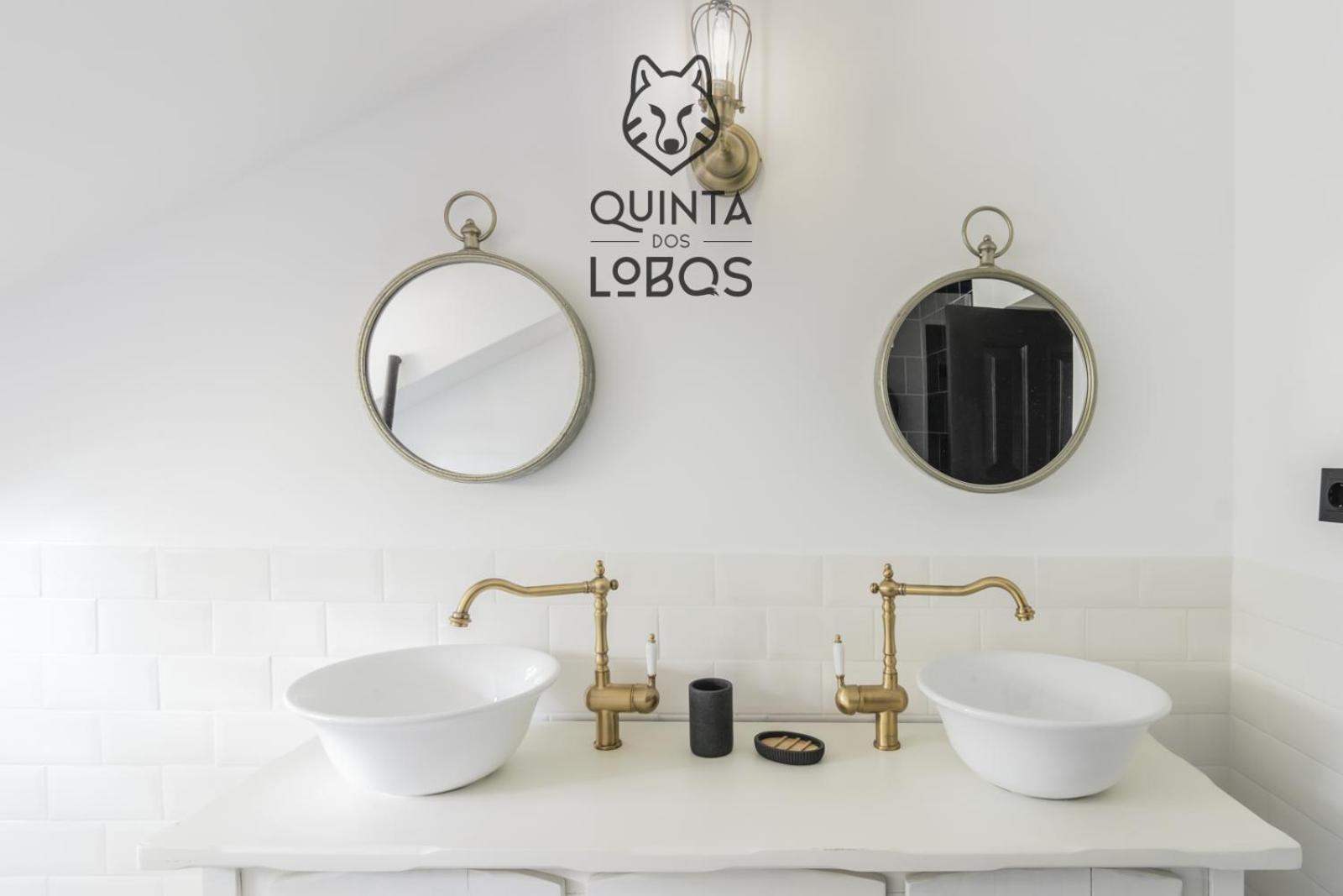 Deluxe King Suite - Photo 8