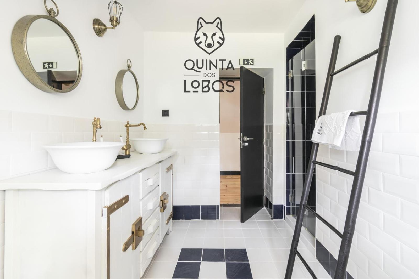 Deluxe King Suite - Photo 7