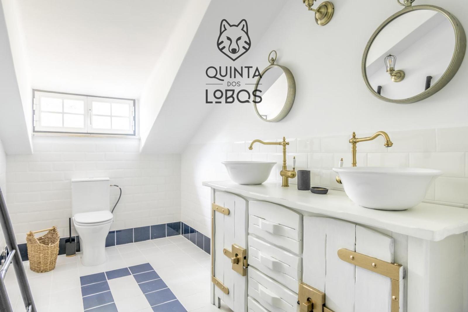 Deluxe King Suite - Photo 6