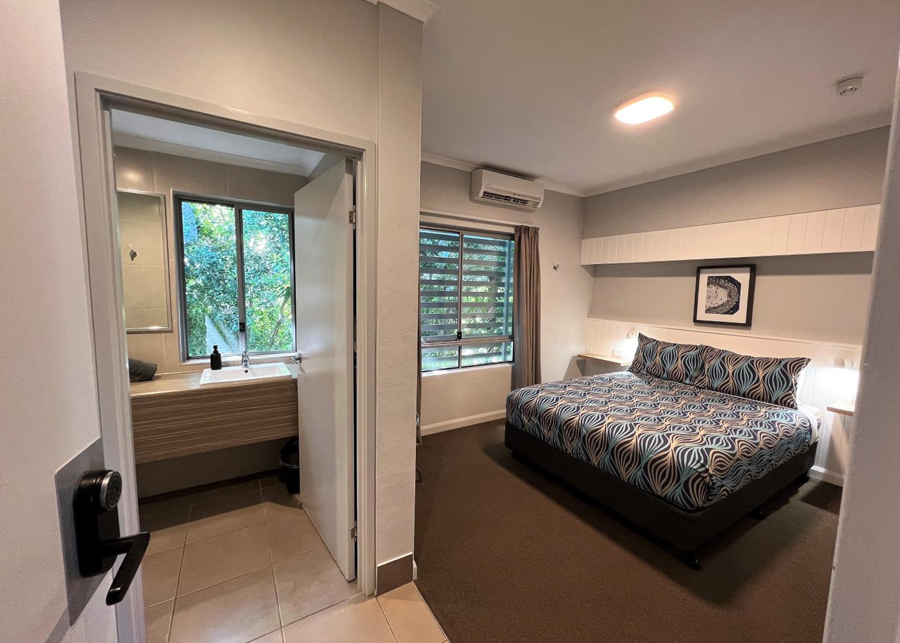 Deluxe Queen Room