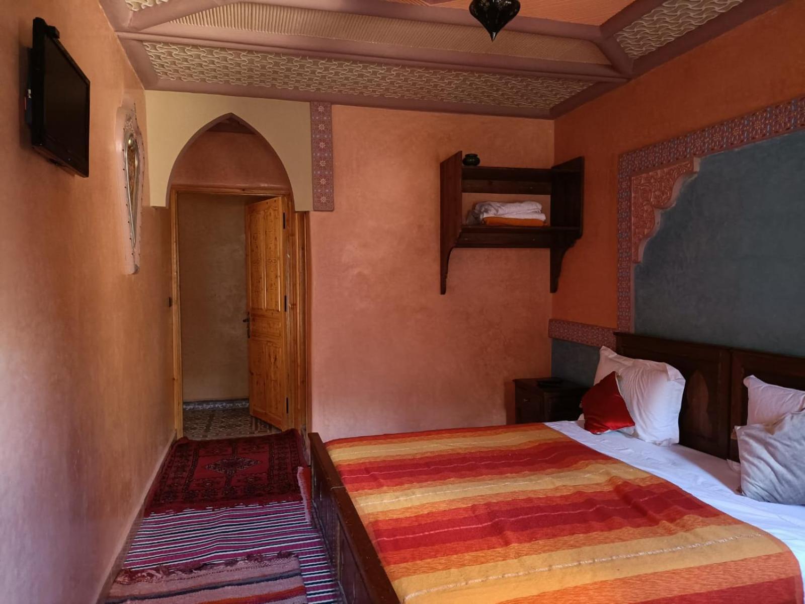 Double Room with Mountain View - Photo 3