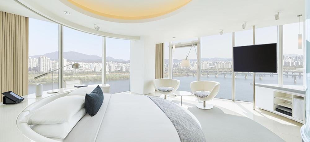 Junior Corner Suite with River View