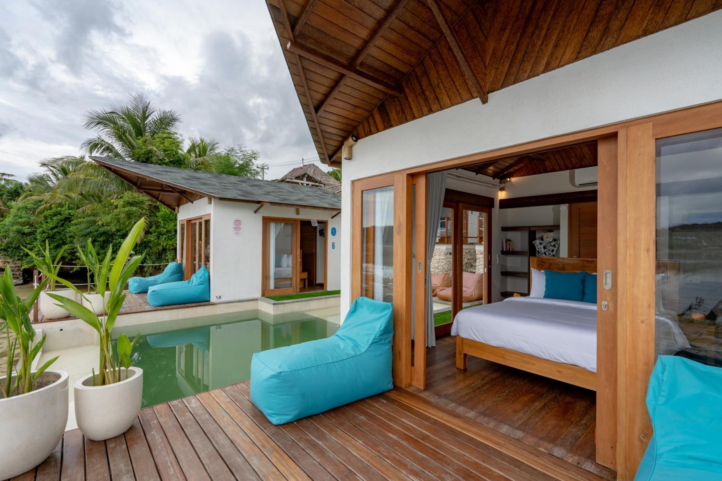 Deluxe Room with Hammock - Photo 17