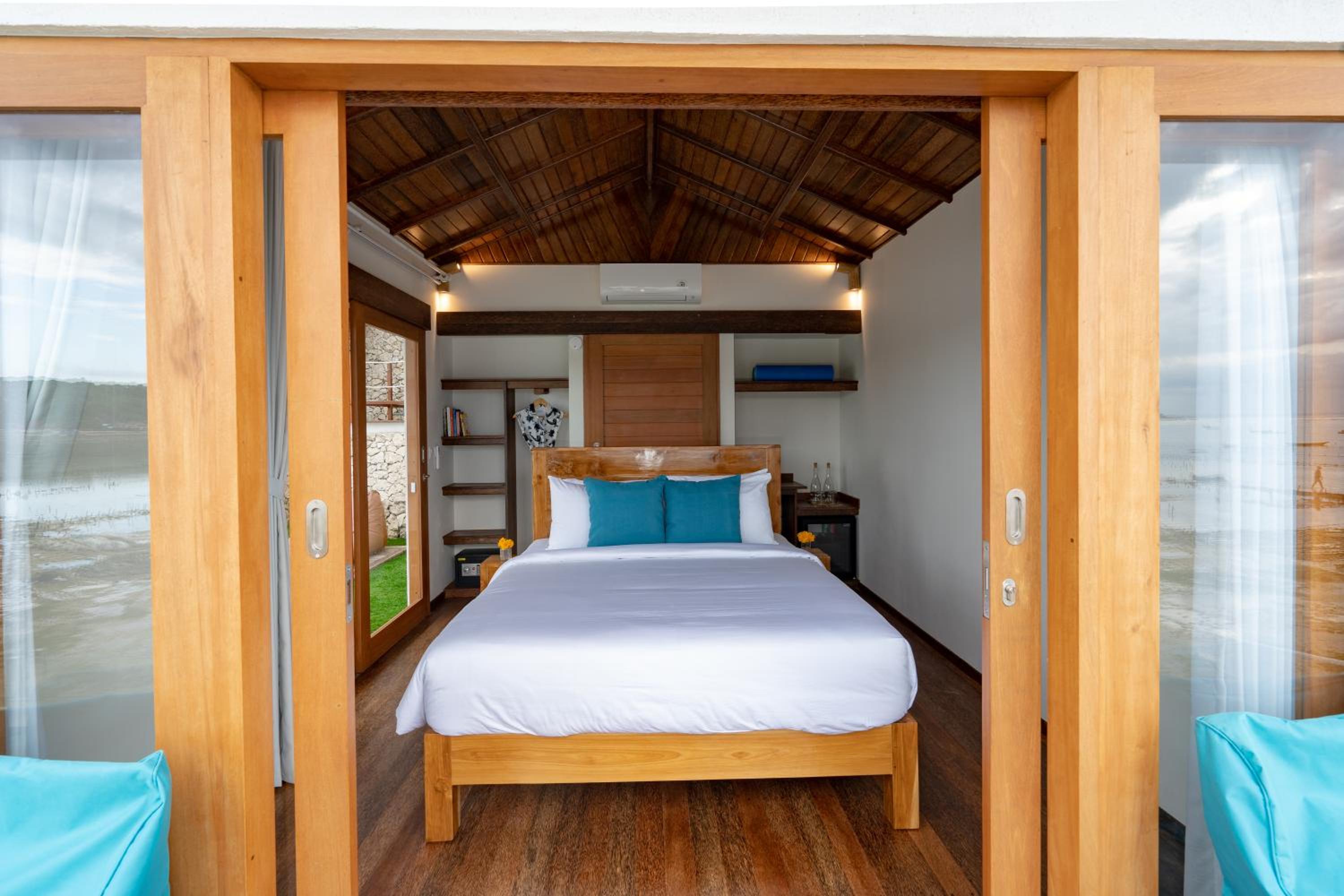 Deluxe Room with Hammock - Photo 16