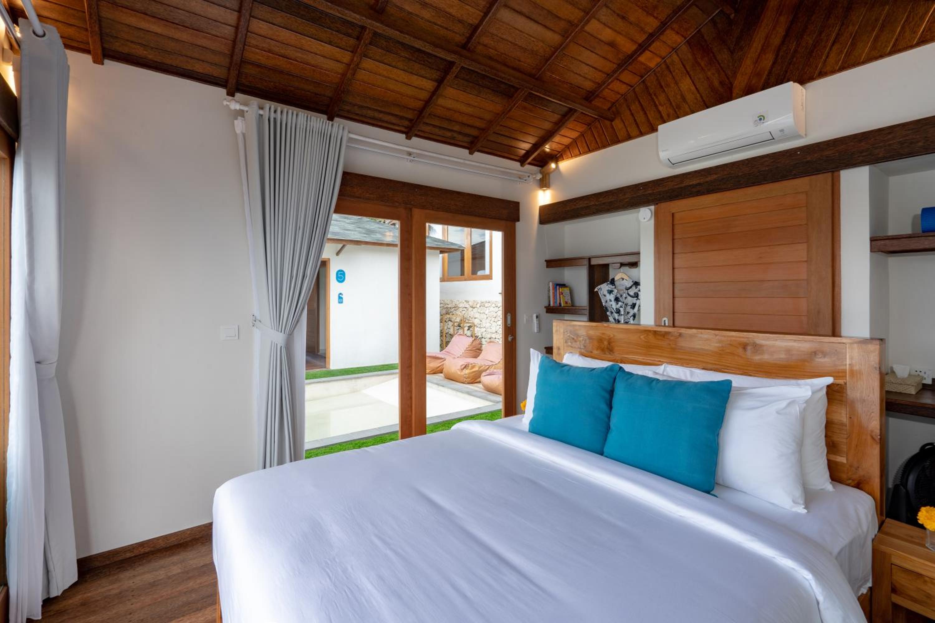Deluxe Room with Hammock - Photo 15