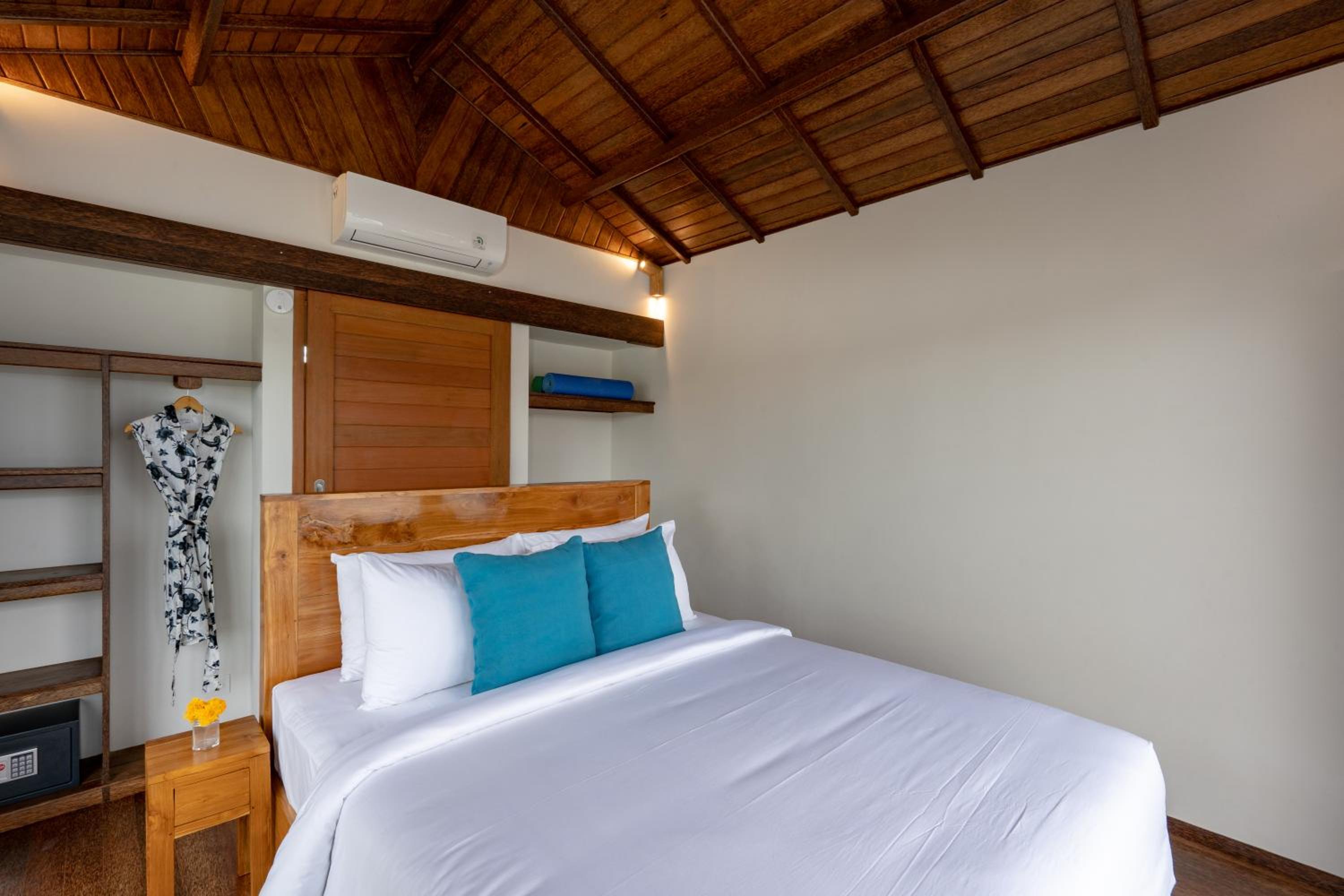 Deluxe Room with Hammock - Photo 14