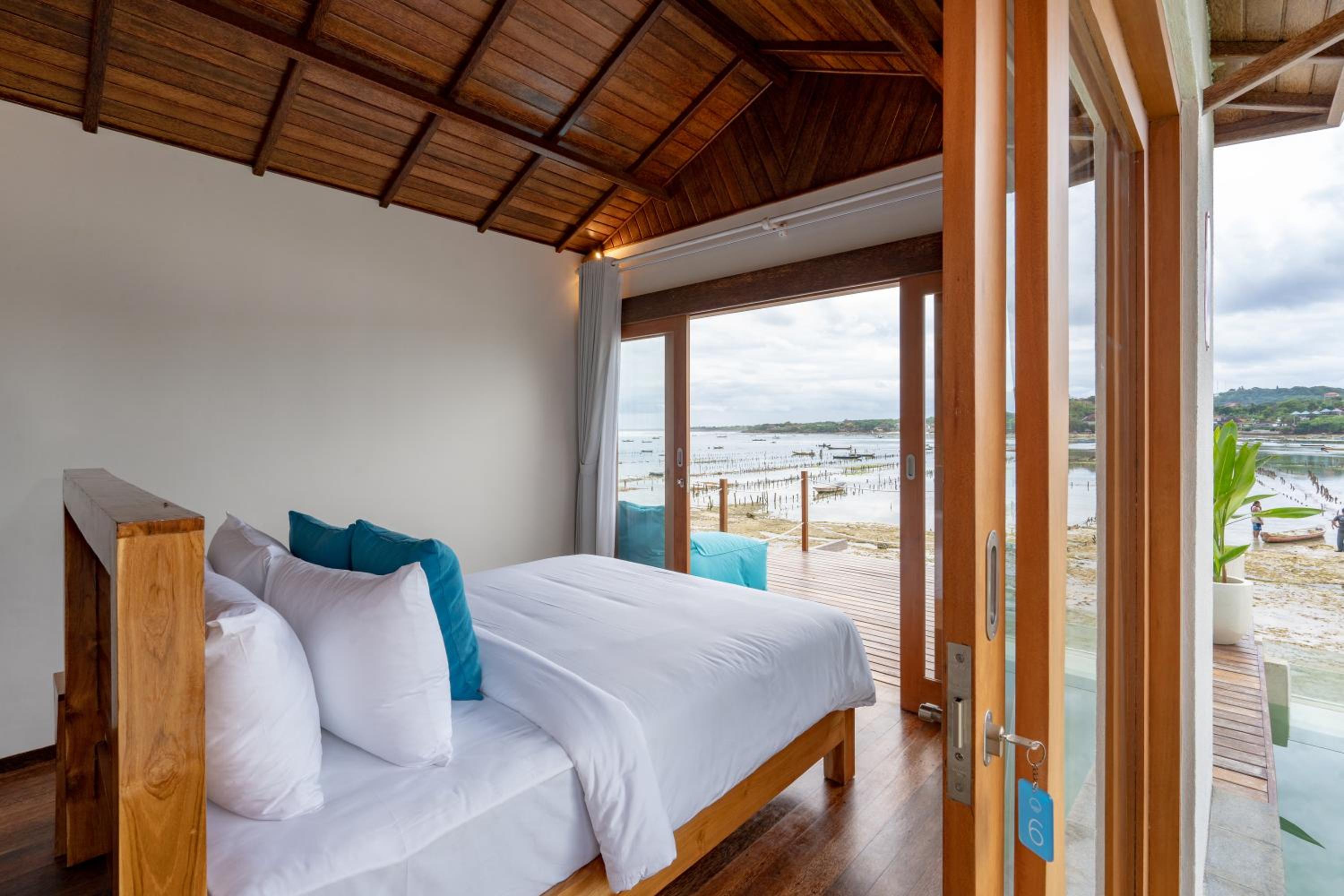 Deluxe Room with Hammock - Photo 7