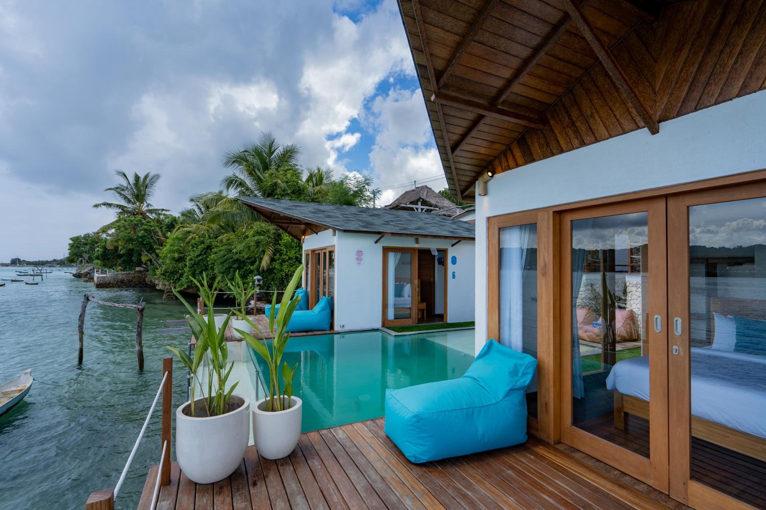 Deluxe Room with Hammock - Photo 10