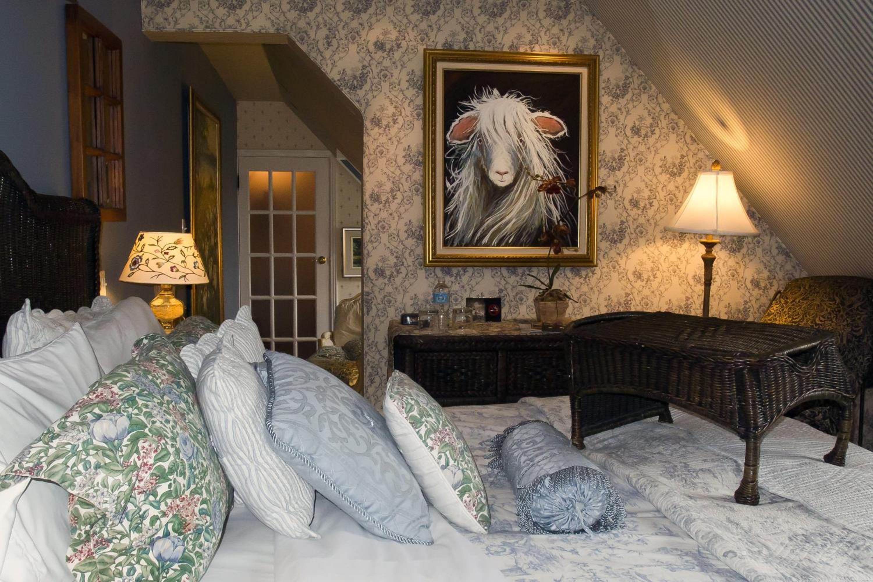 Queen Room photo 1