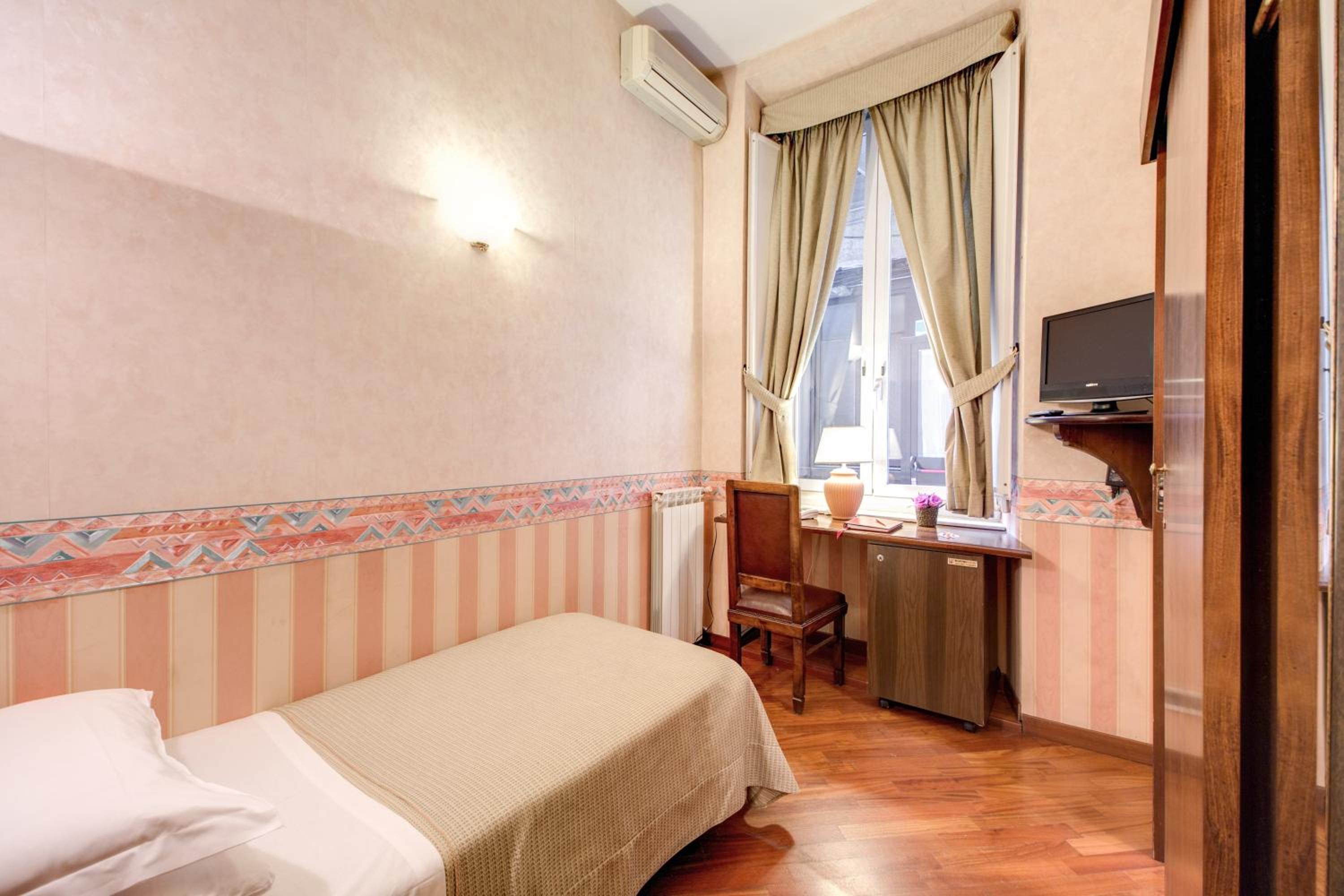 Single Room photo 1