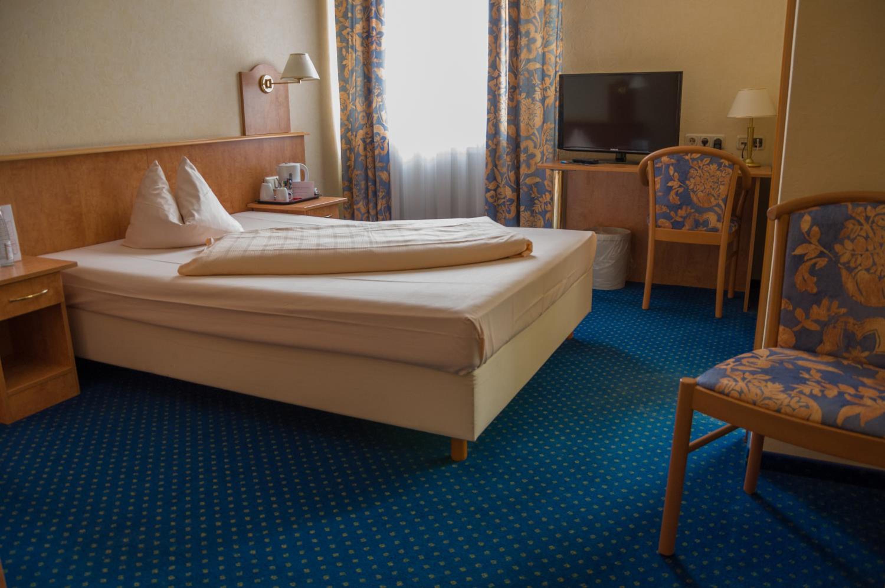 Double or Twin Room - Photo 7