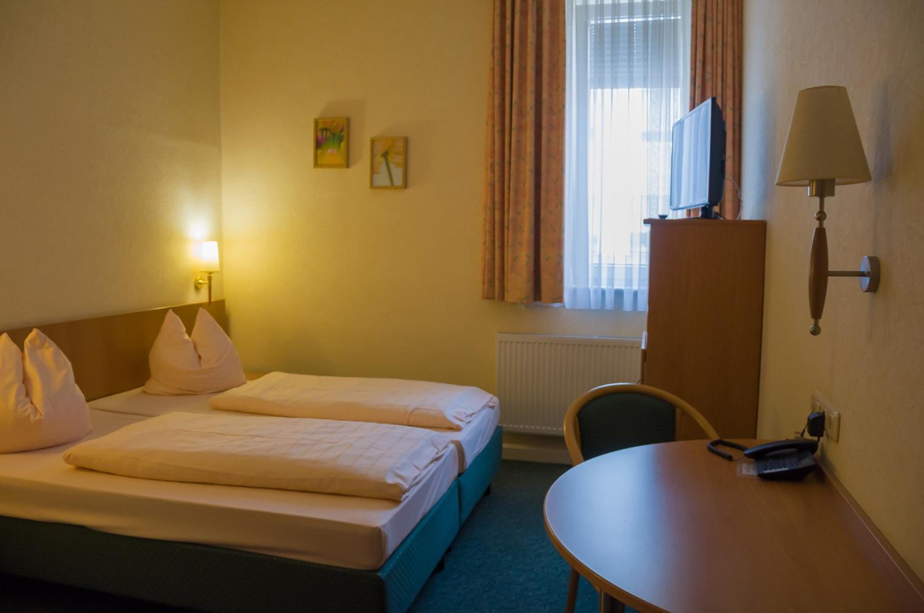 Double or Twin Room - Photo 6