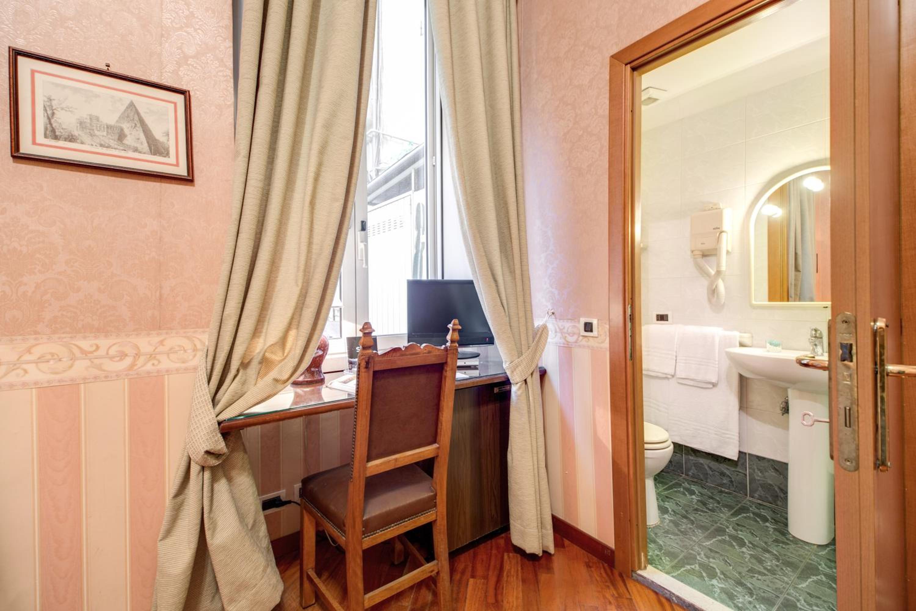 Single Room photo 2