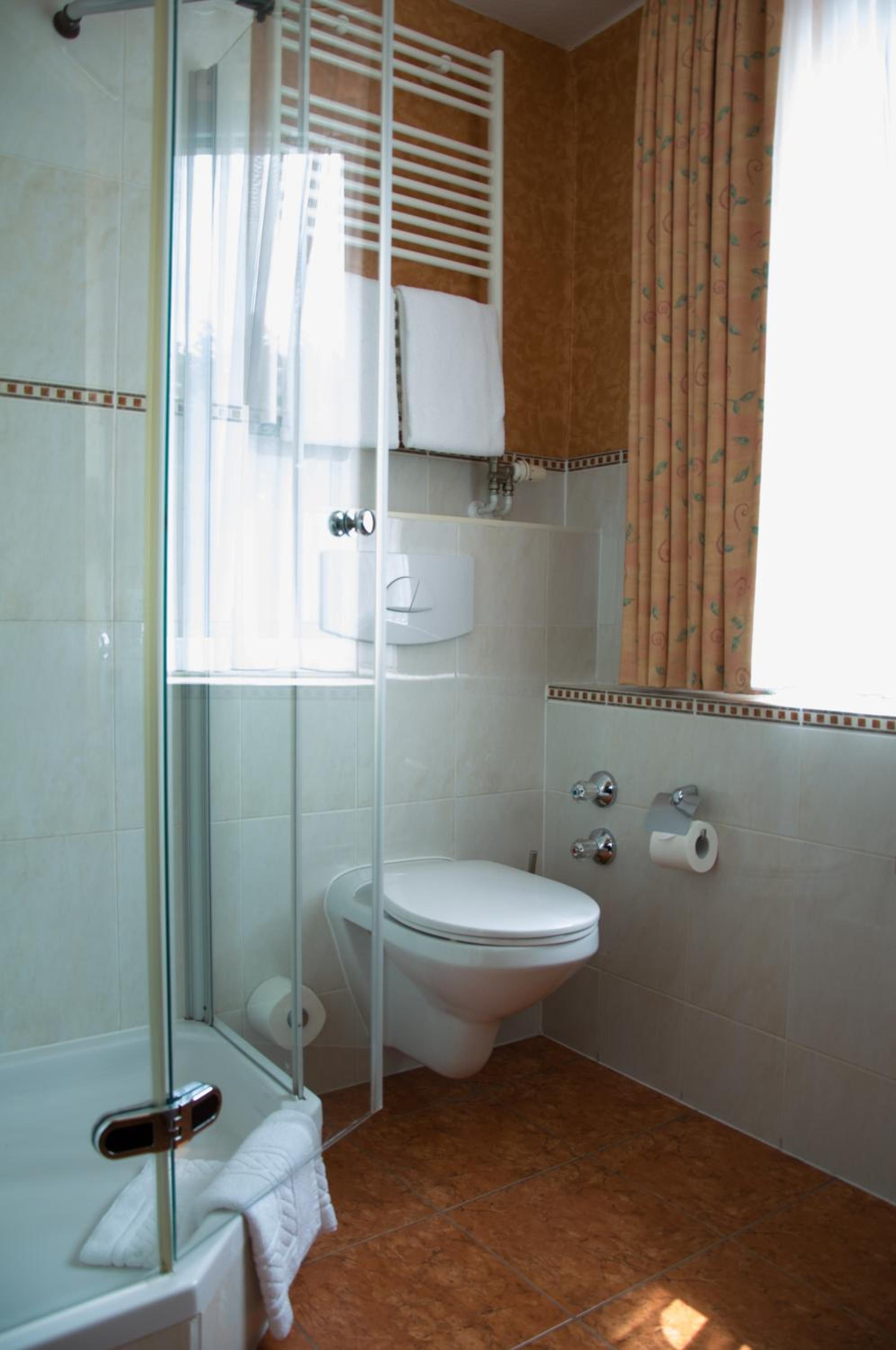 Double or Twin Room - Photo 11