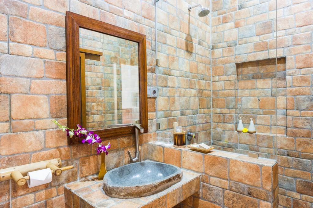 Deluxe Double or Twin Room with Pool View - Photo 10
