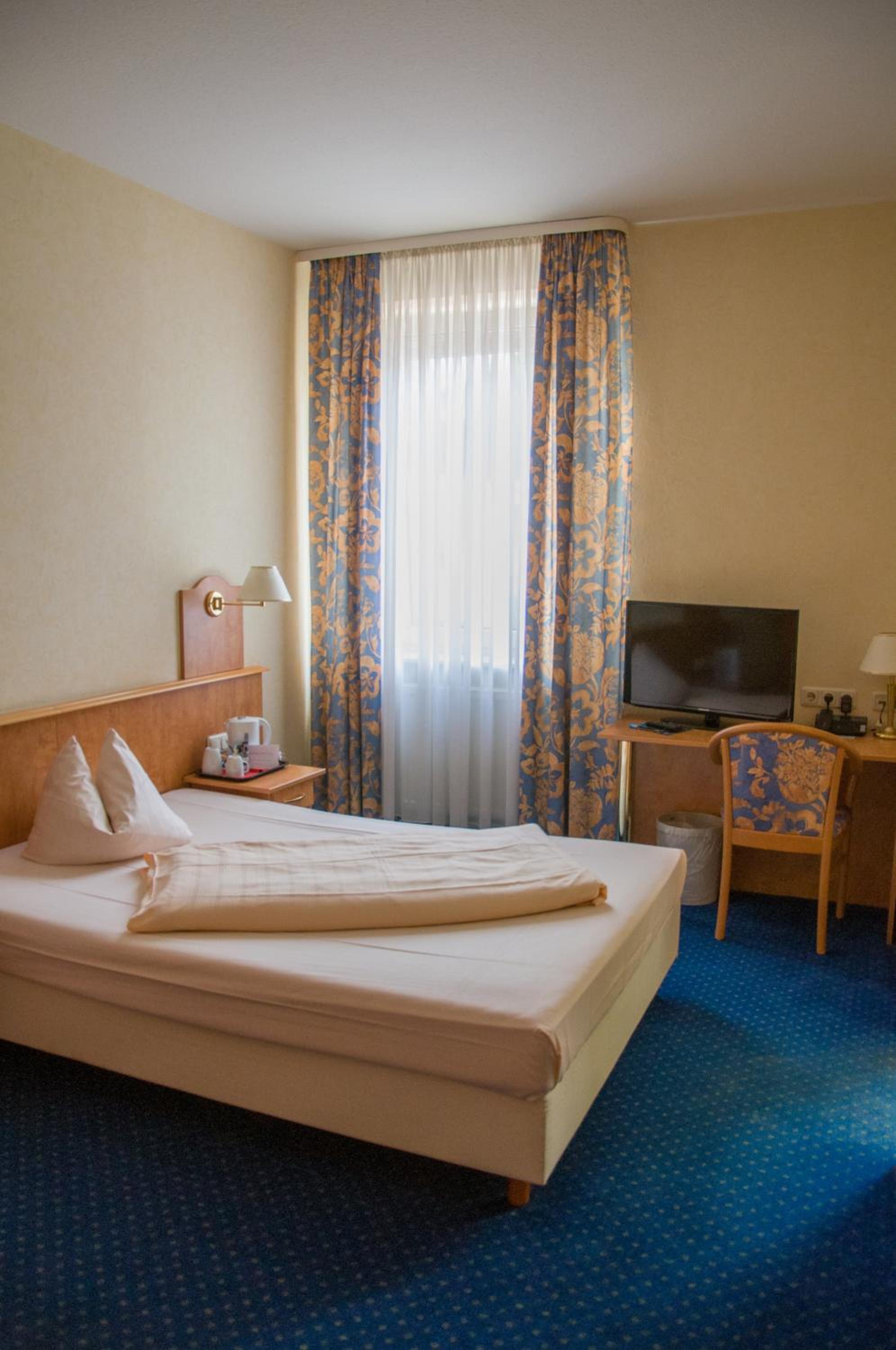 Double or Twin Room - Photo 10