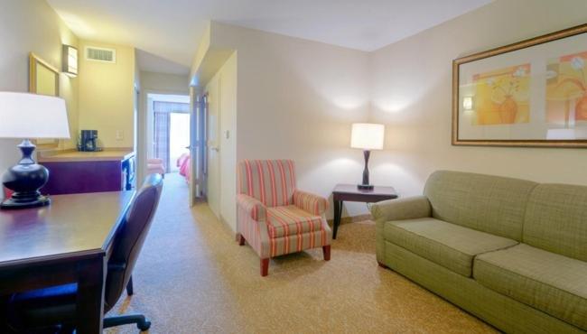 One-Bedroom King Suite - Disability Access/Non-Smoking - Photo 2