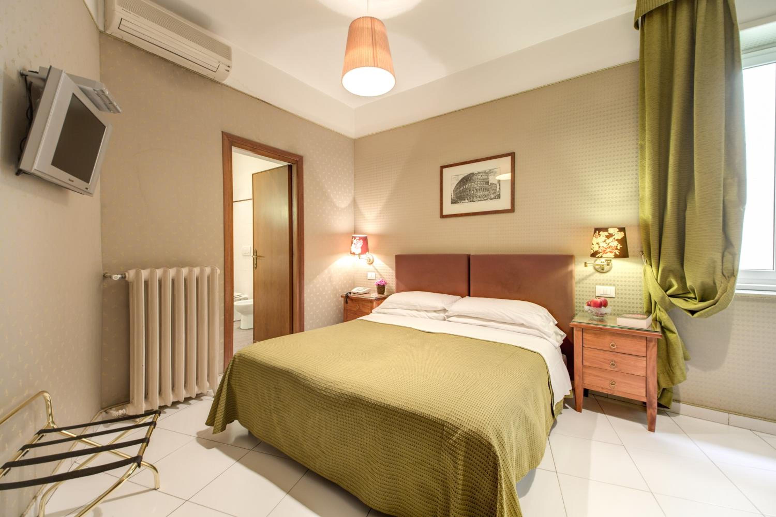 Double or Twin Room photo 3