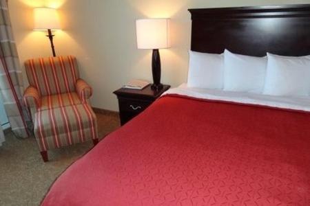 One-Bedroom King Suite - Disability Access/Non-Smoking - Photo 3
