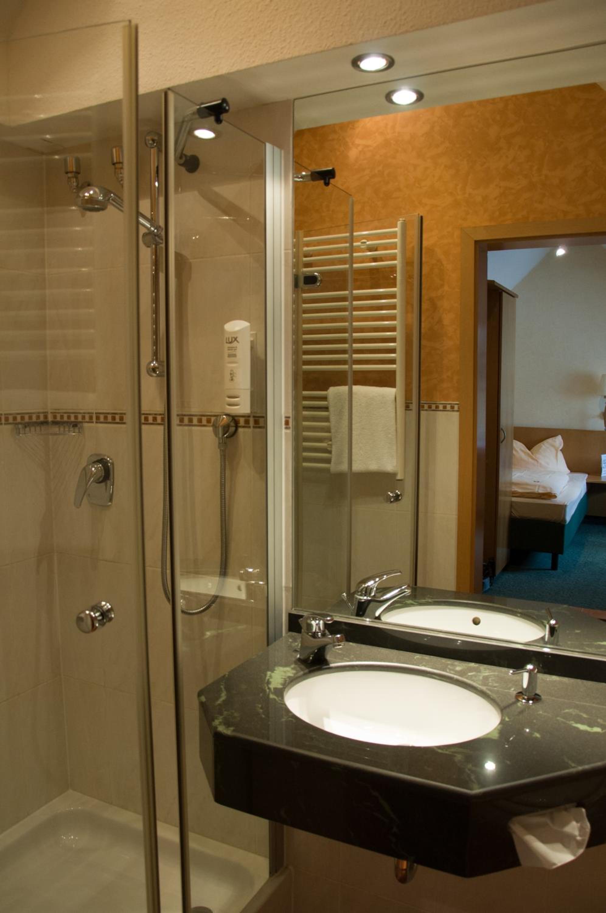 Budget Double or Twin Room photo 2