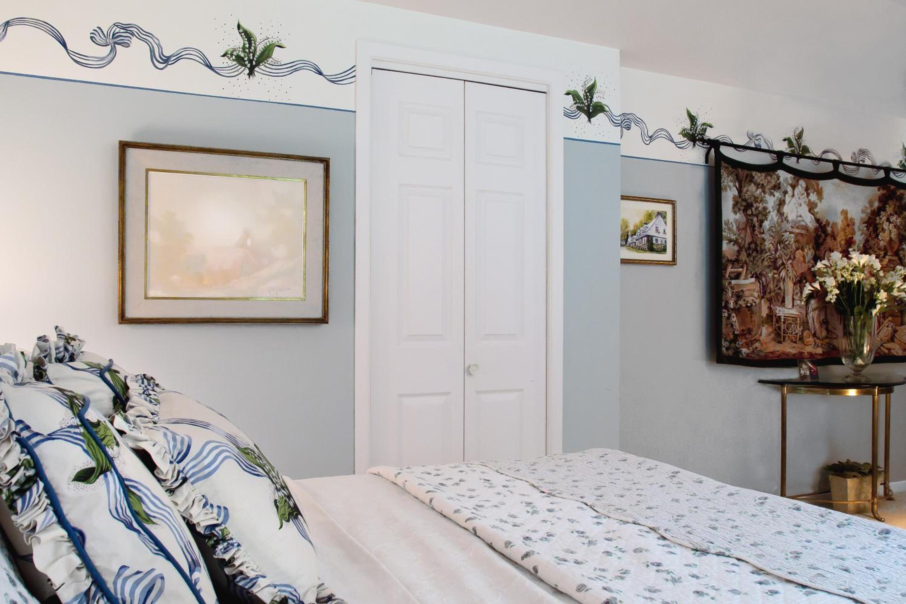 Deluxe Queen Suite photo 1
