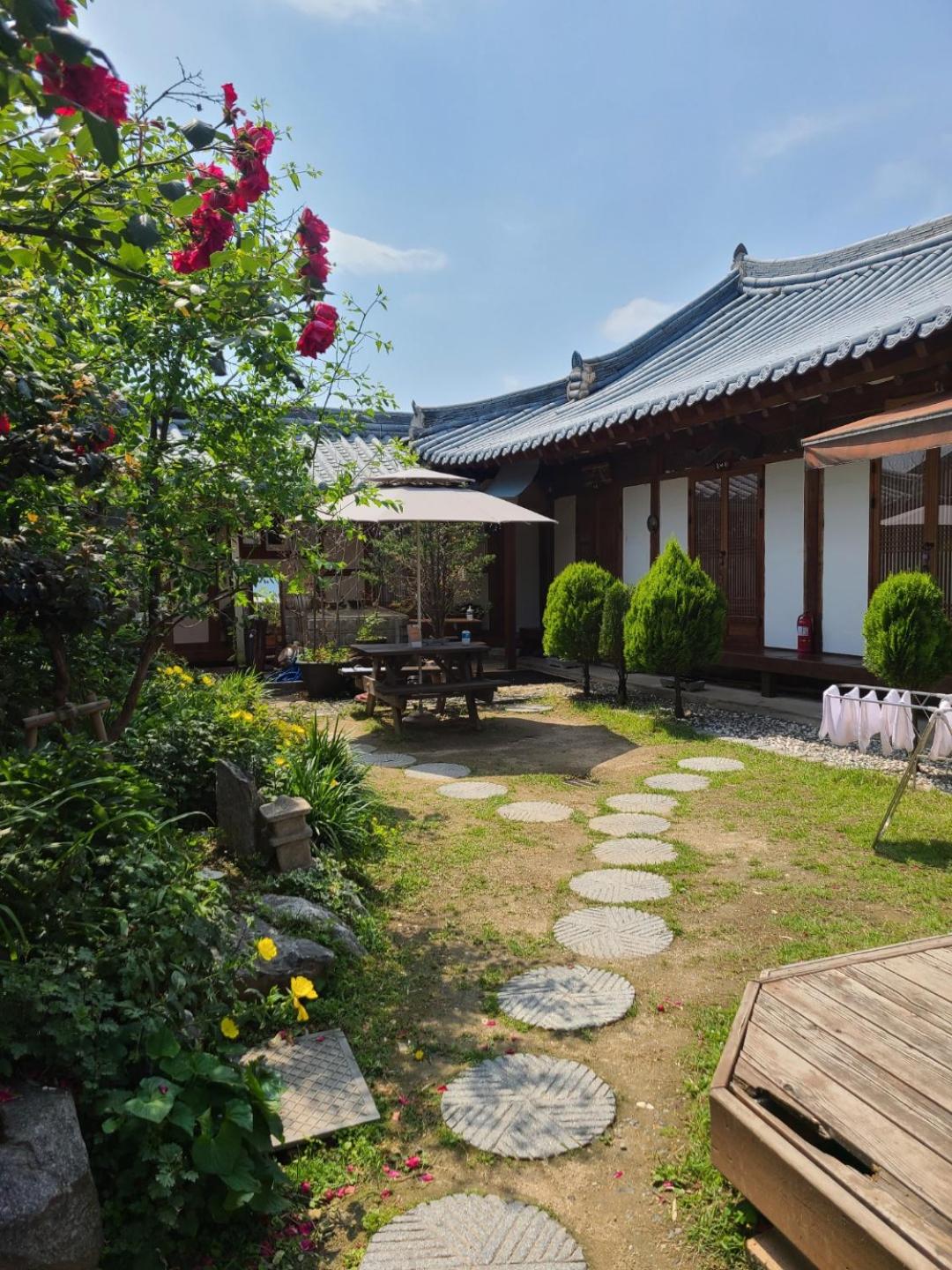 Deluxe Double or Twin Room with Garden View photo 2