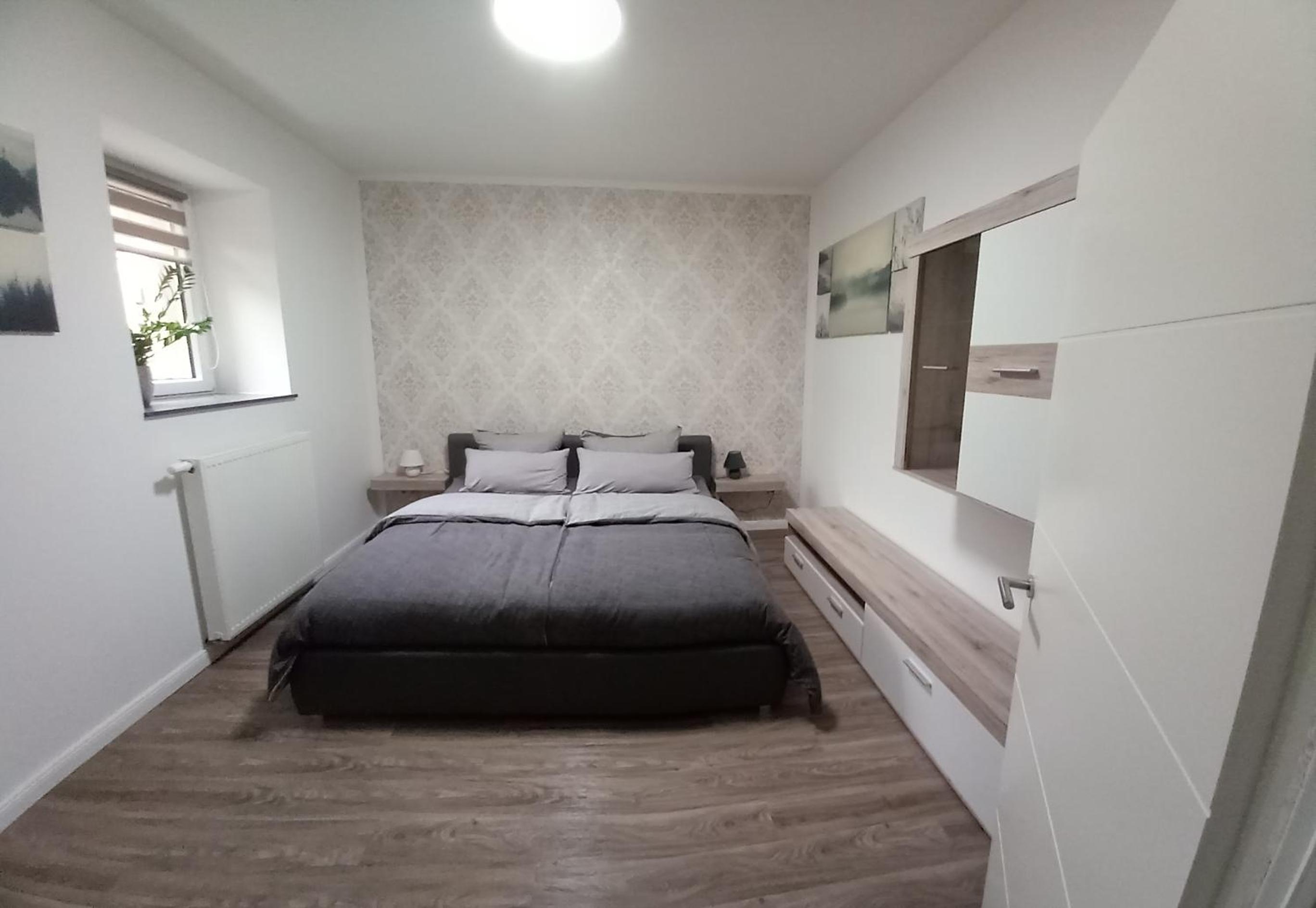One-Bedroom Apartment photo 1