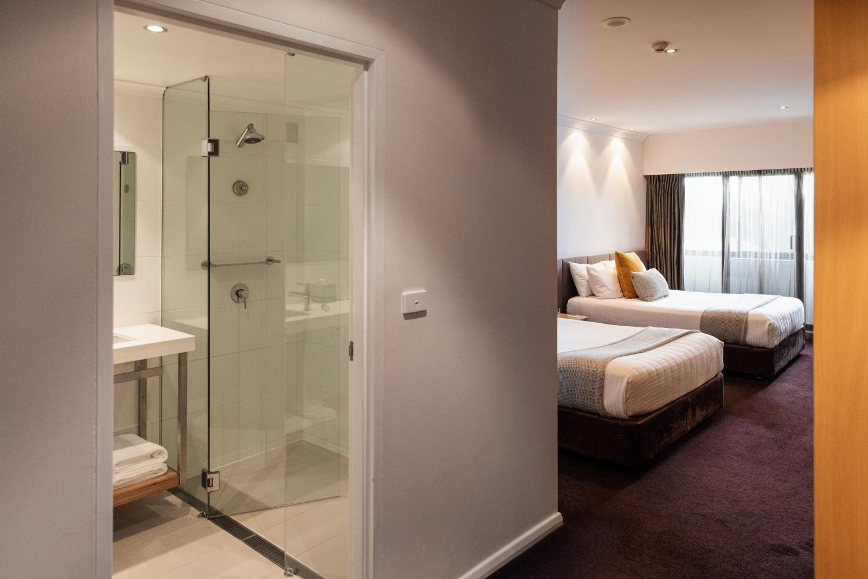 Deluxe Double Queen Room photo 3