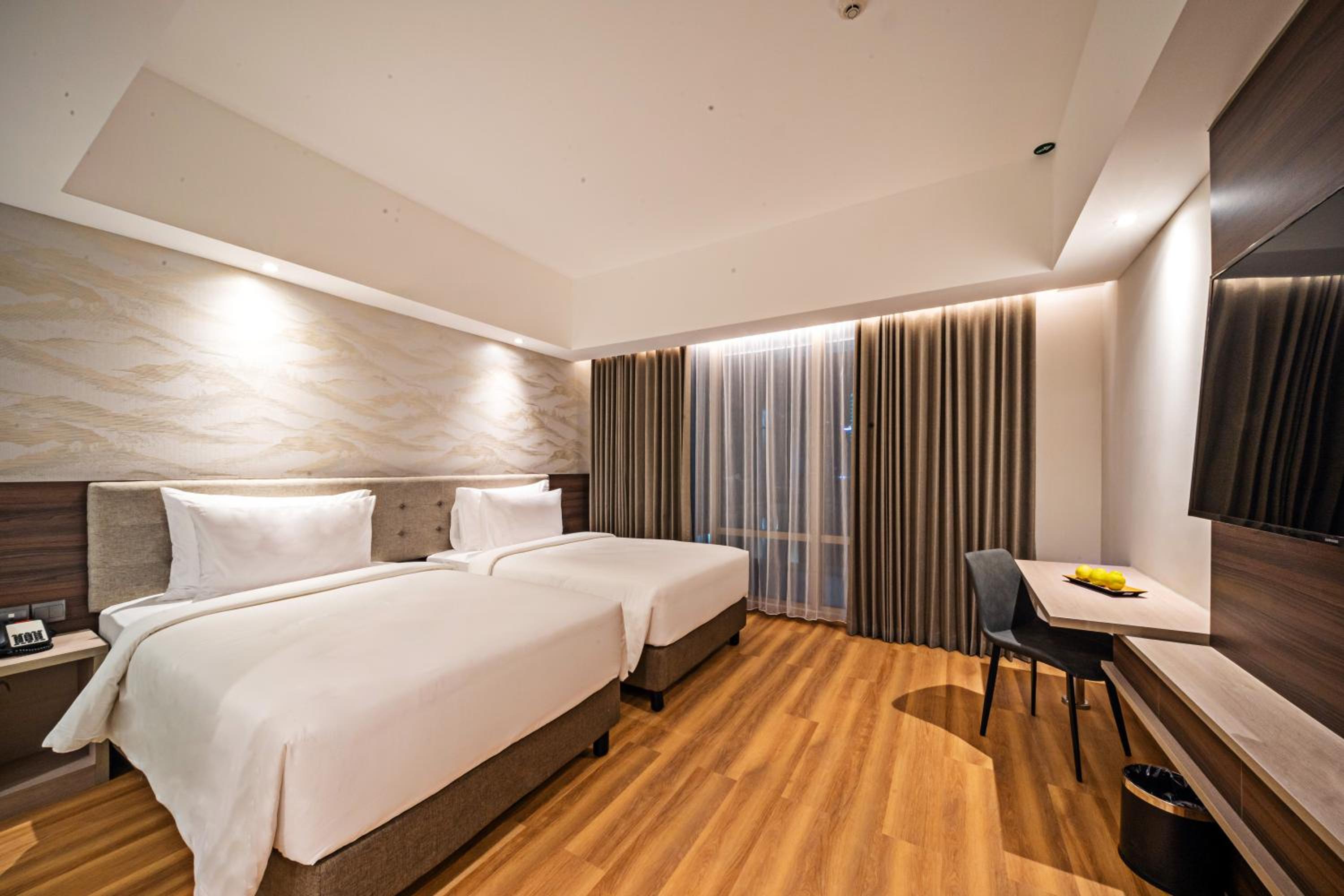 Deluxe Twin Room - Photo 2