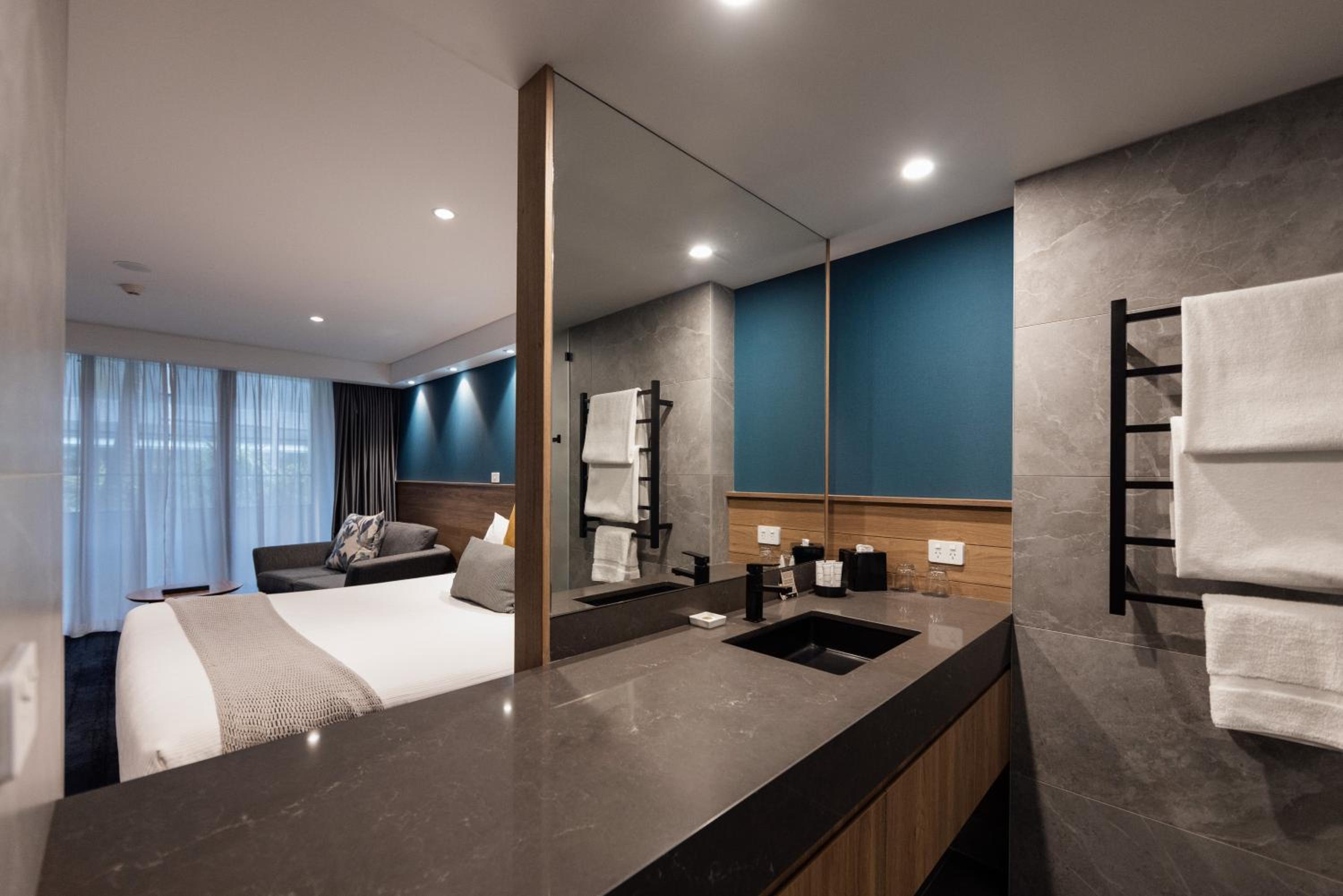 Superior King Room photo 2