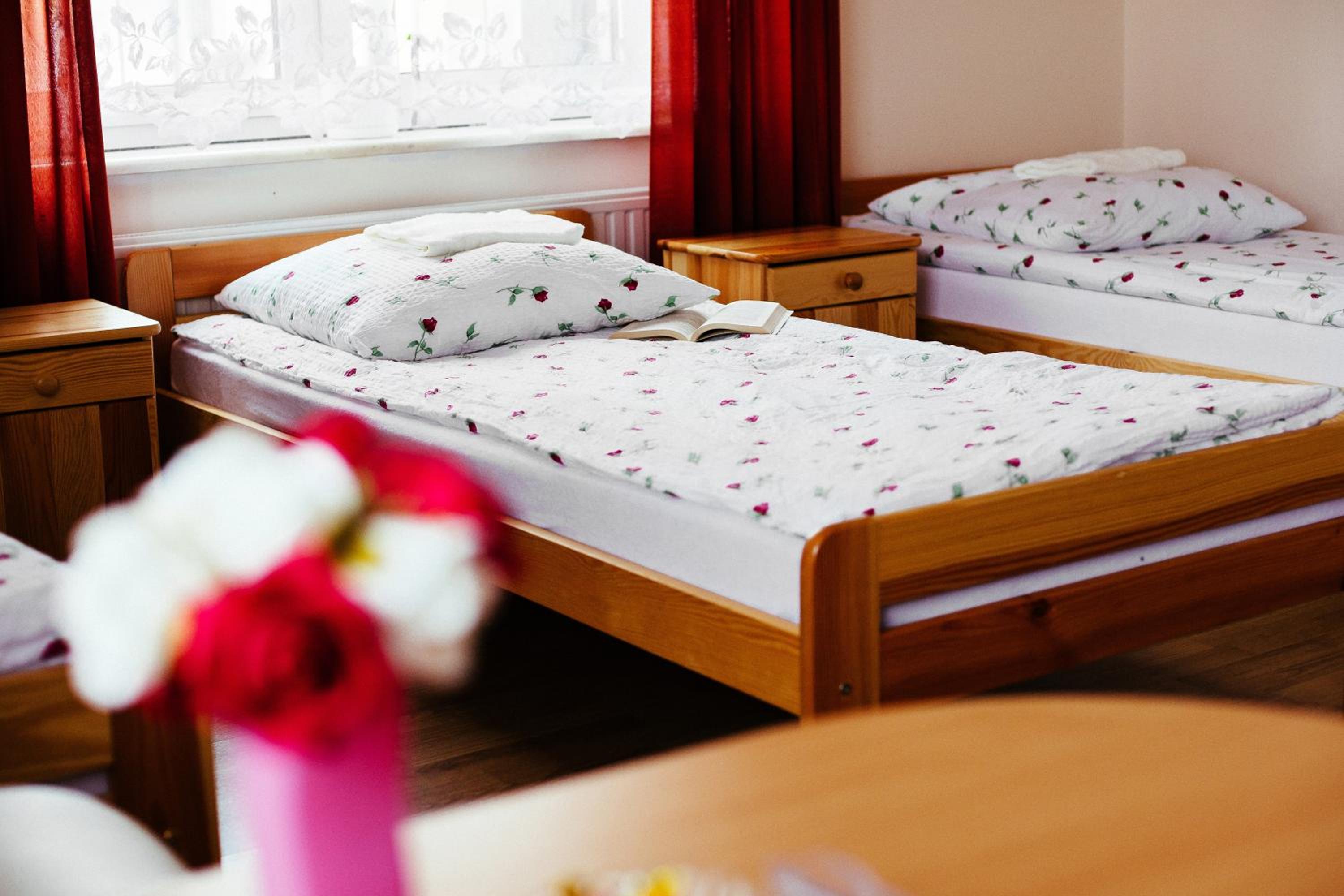 Twin Room - Photo 2